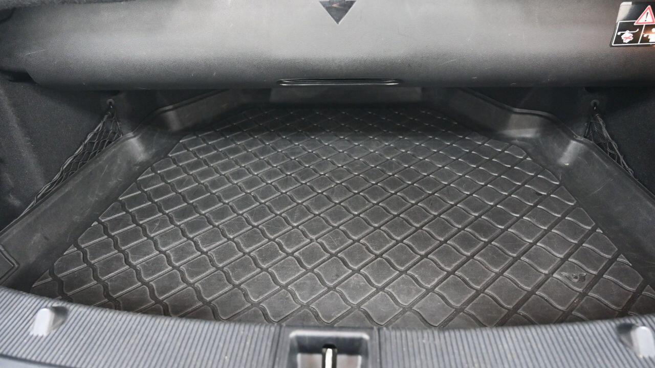 Mercedes-Benz E-Class view 8