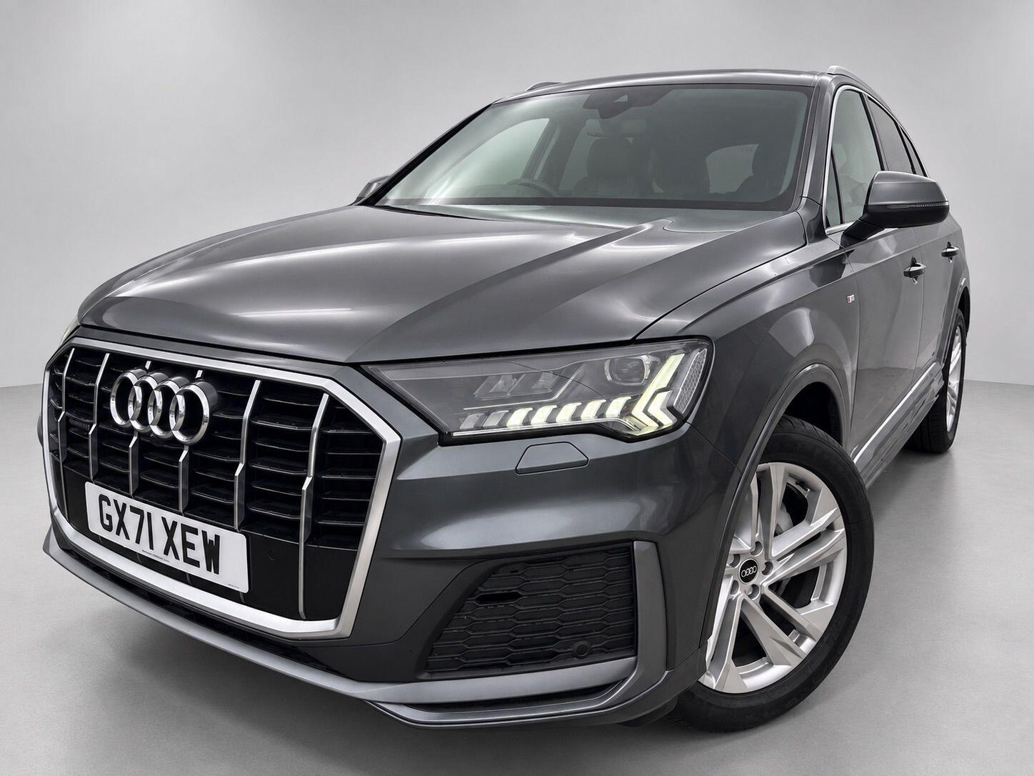 Audi Q7 view 8