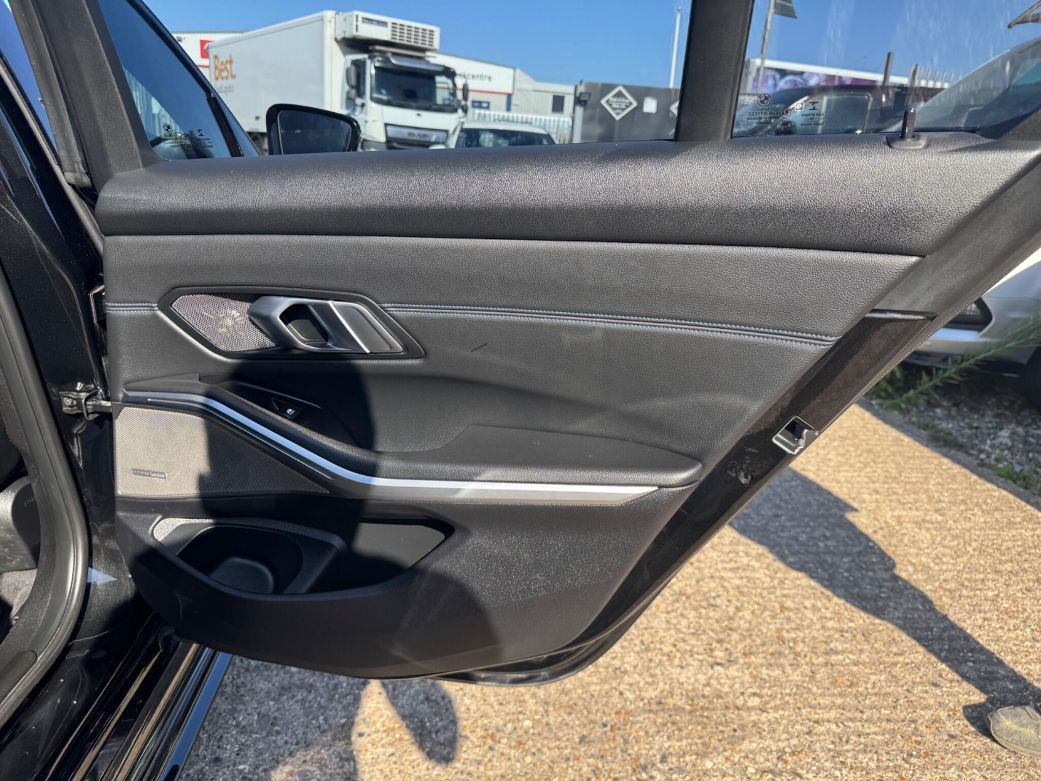 BMW 3 Series view 31