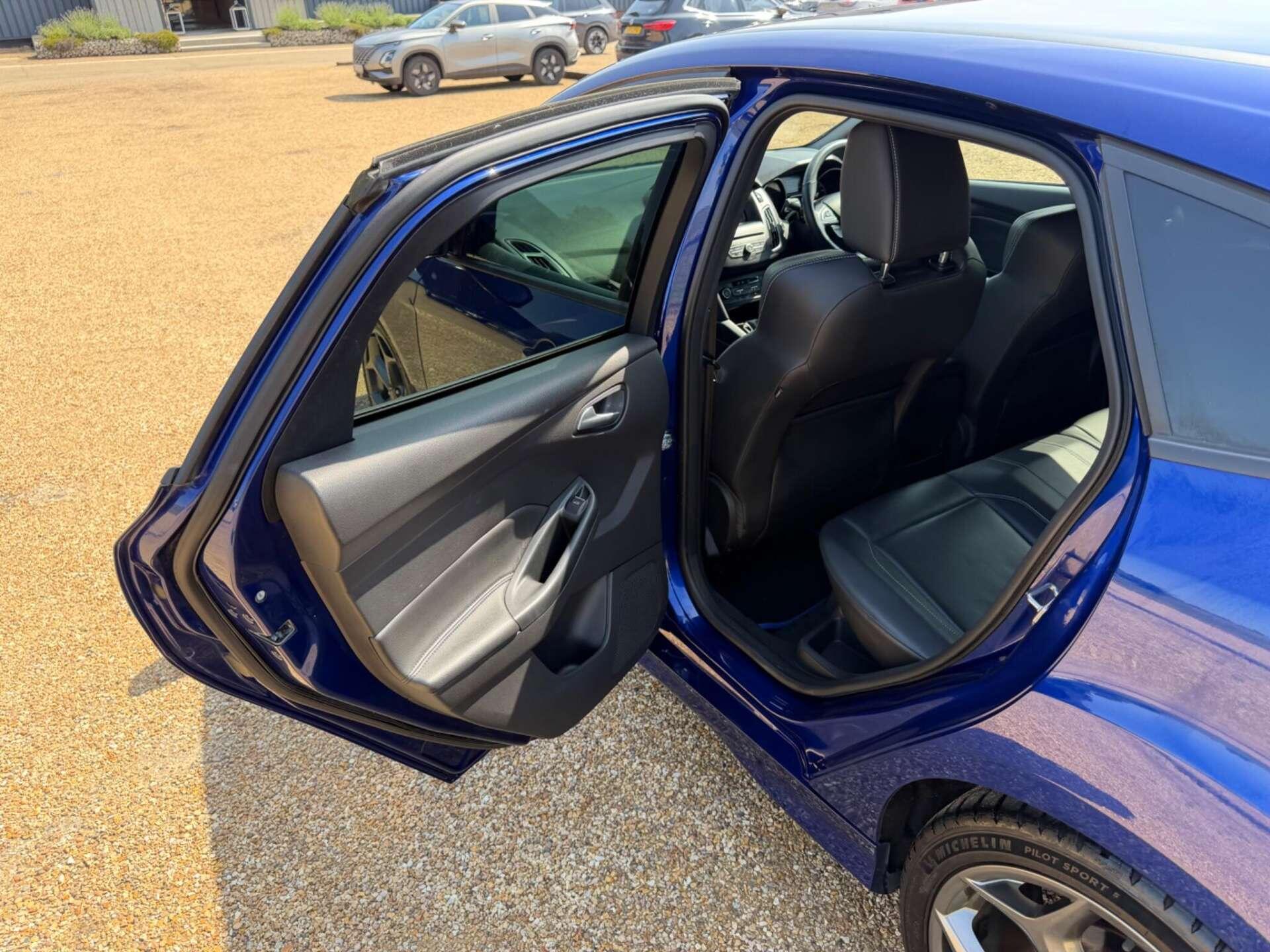 Ford Focus view 16