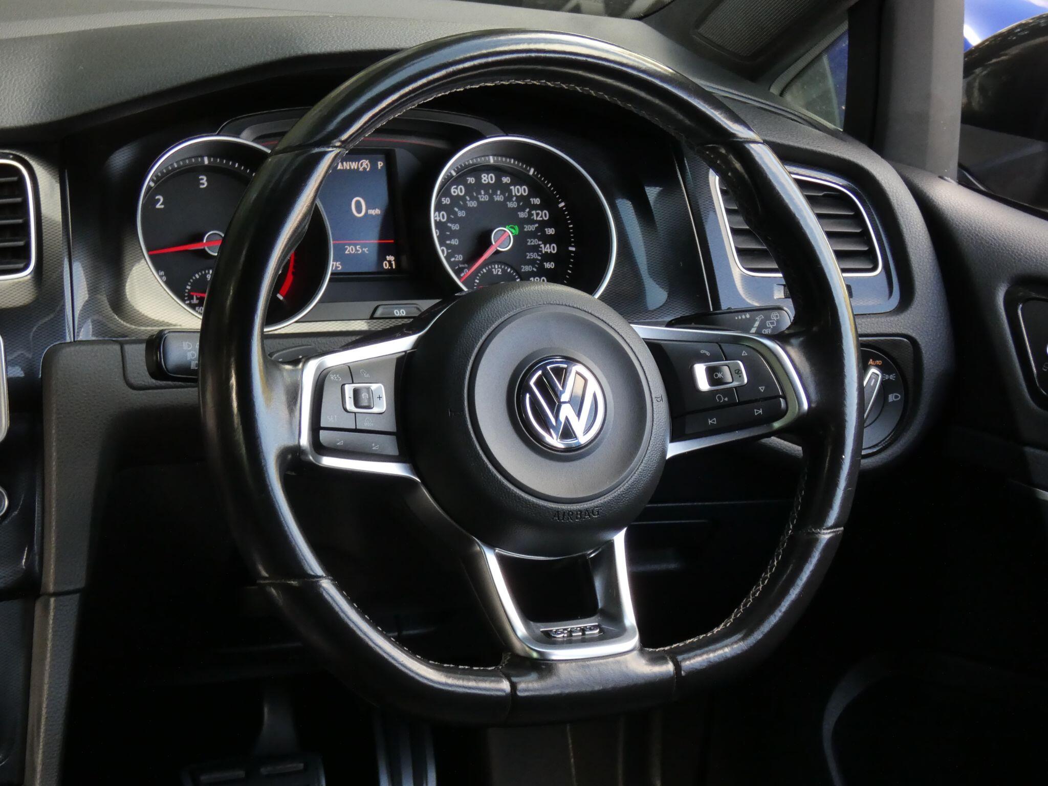 Volkswagen Golf view 20