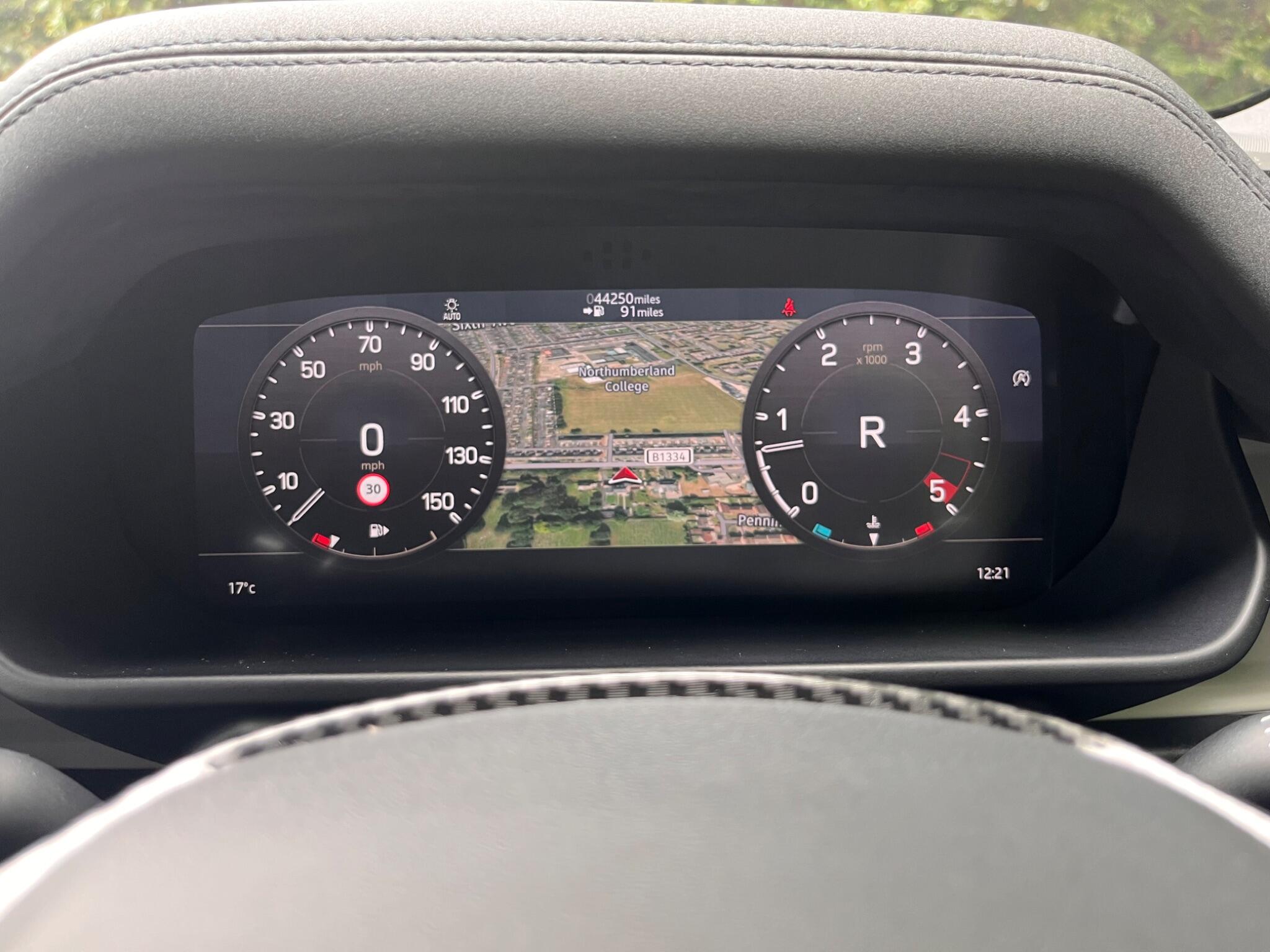Land Rover Defender view 40