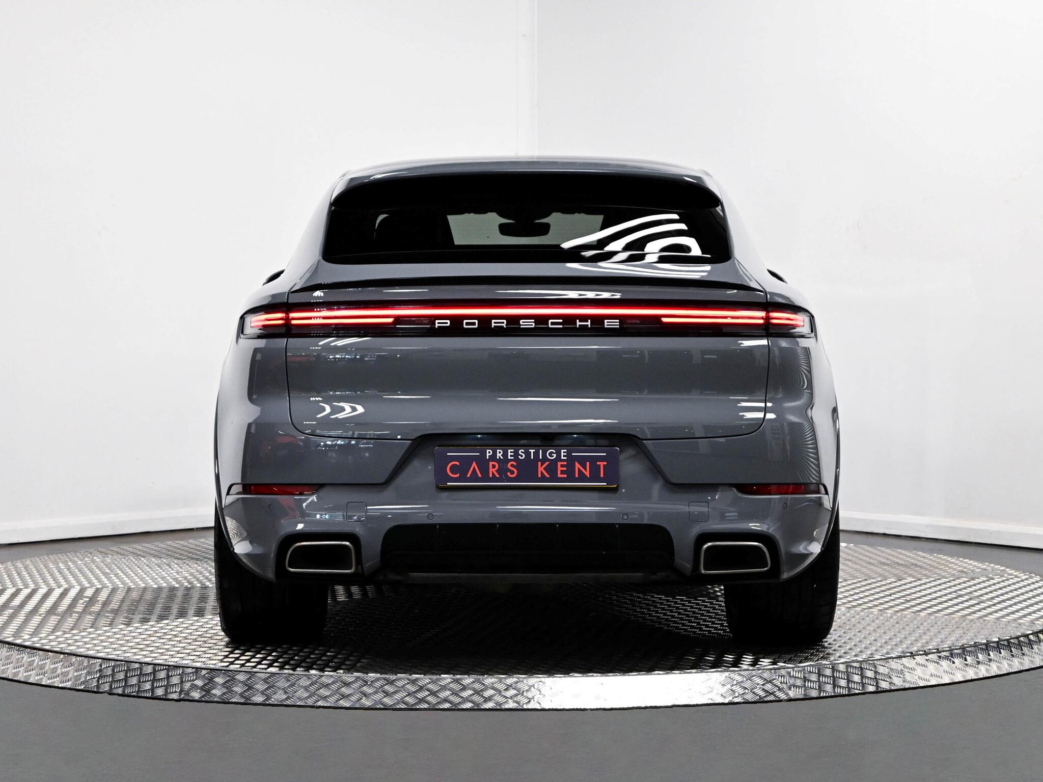 Porsche Cayenne view 11