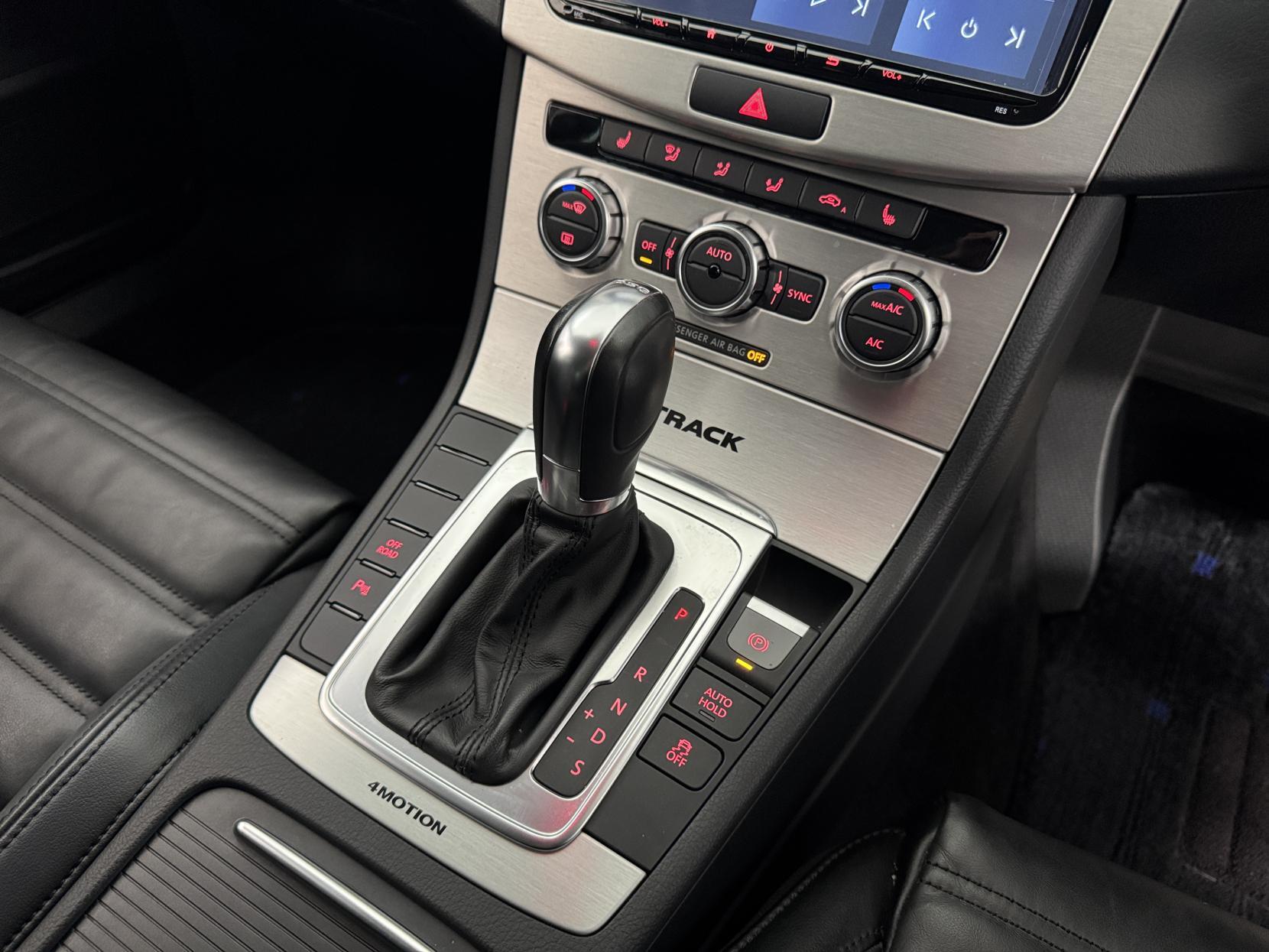 Volkswagen Passat view 80
