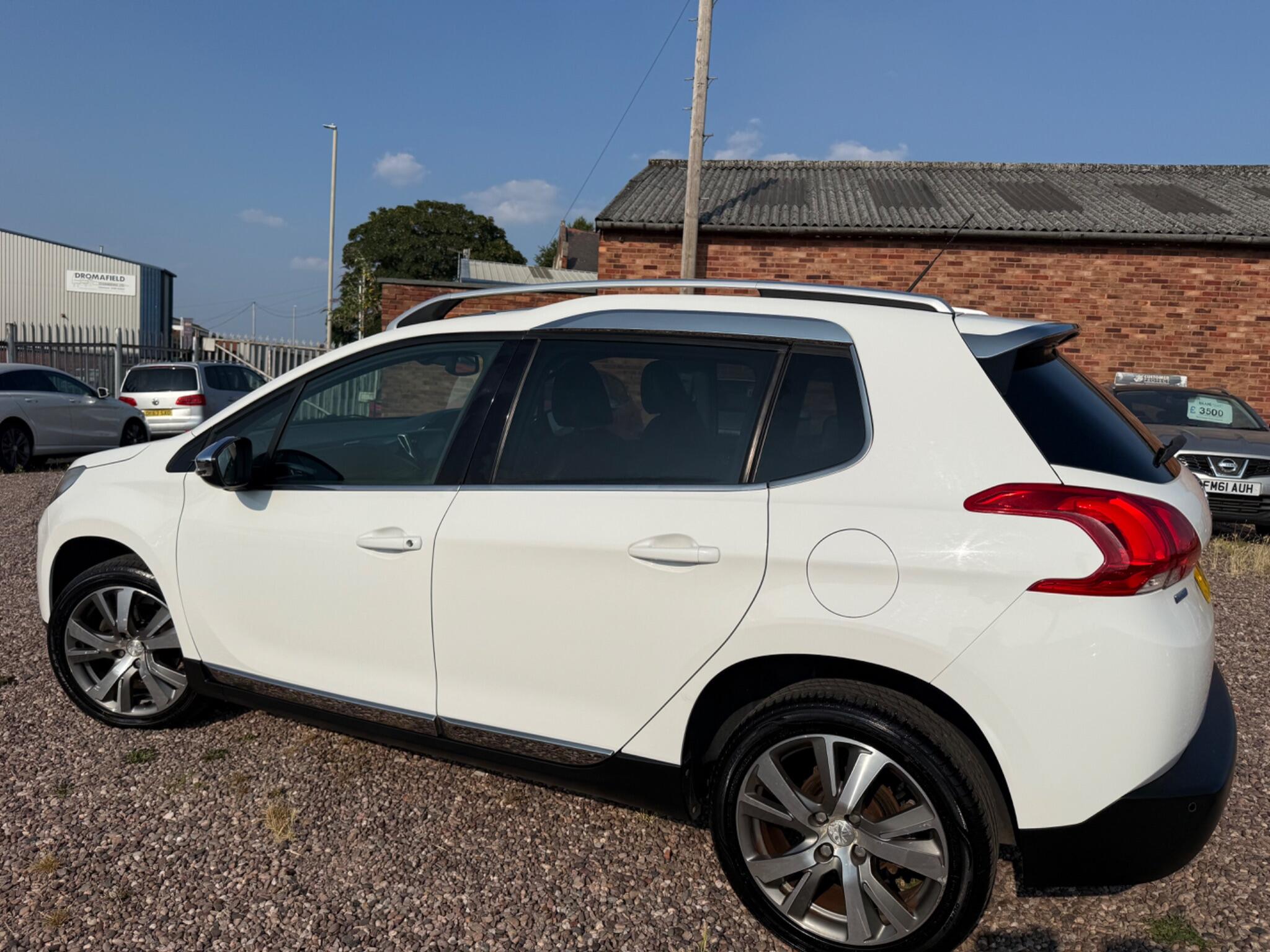 Peugeot 2008 view 10