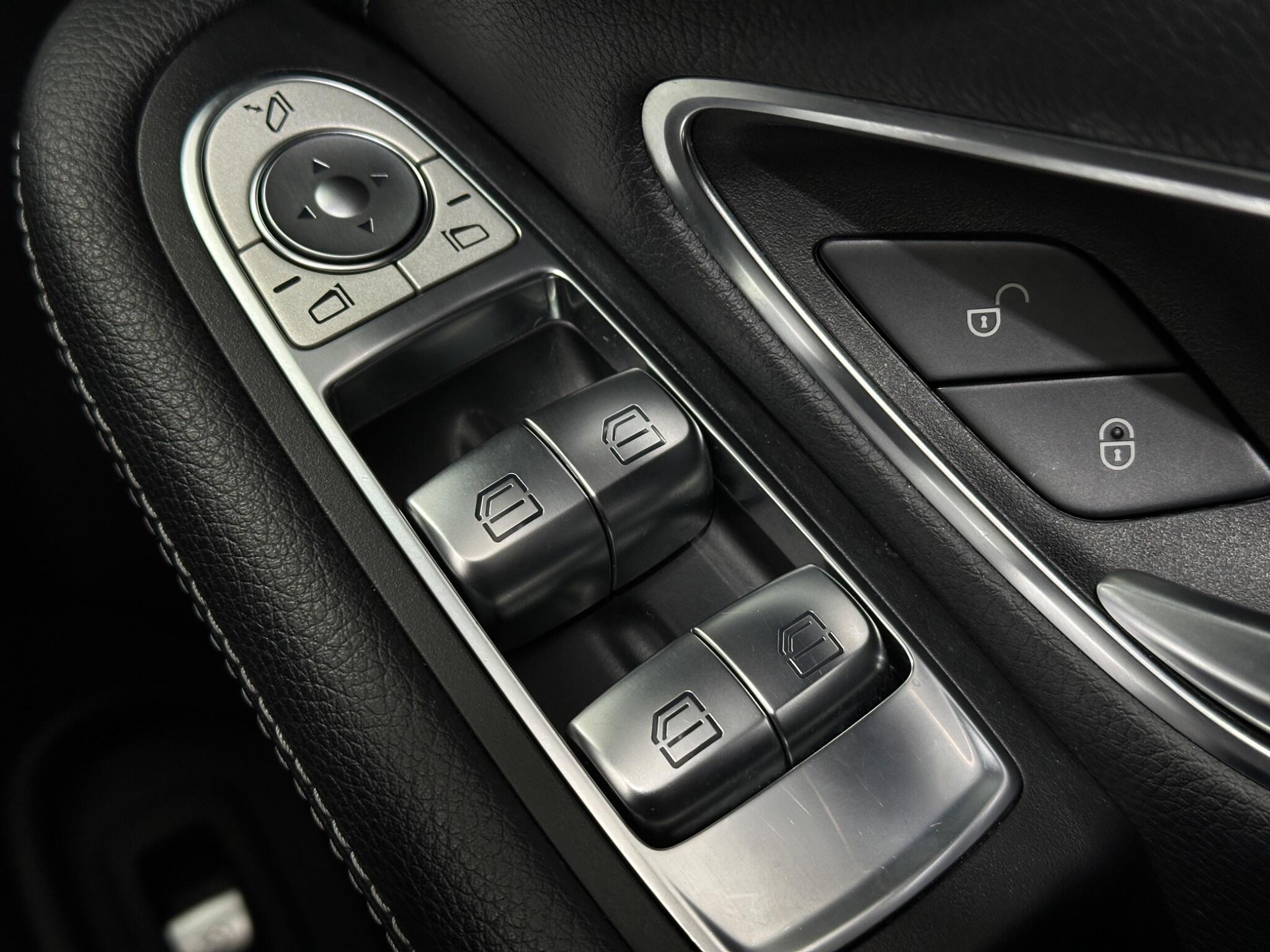 Mercedes-Benz C-Class view 19