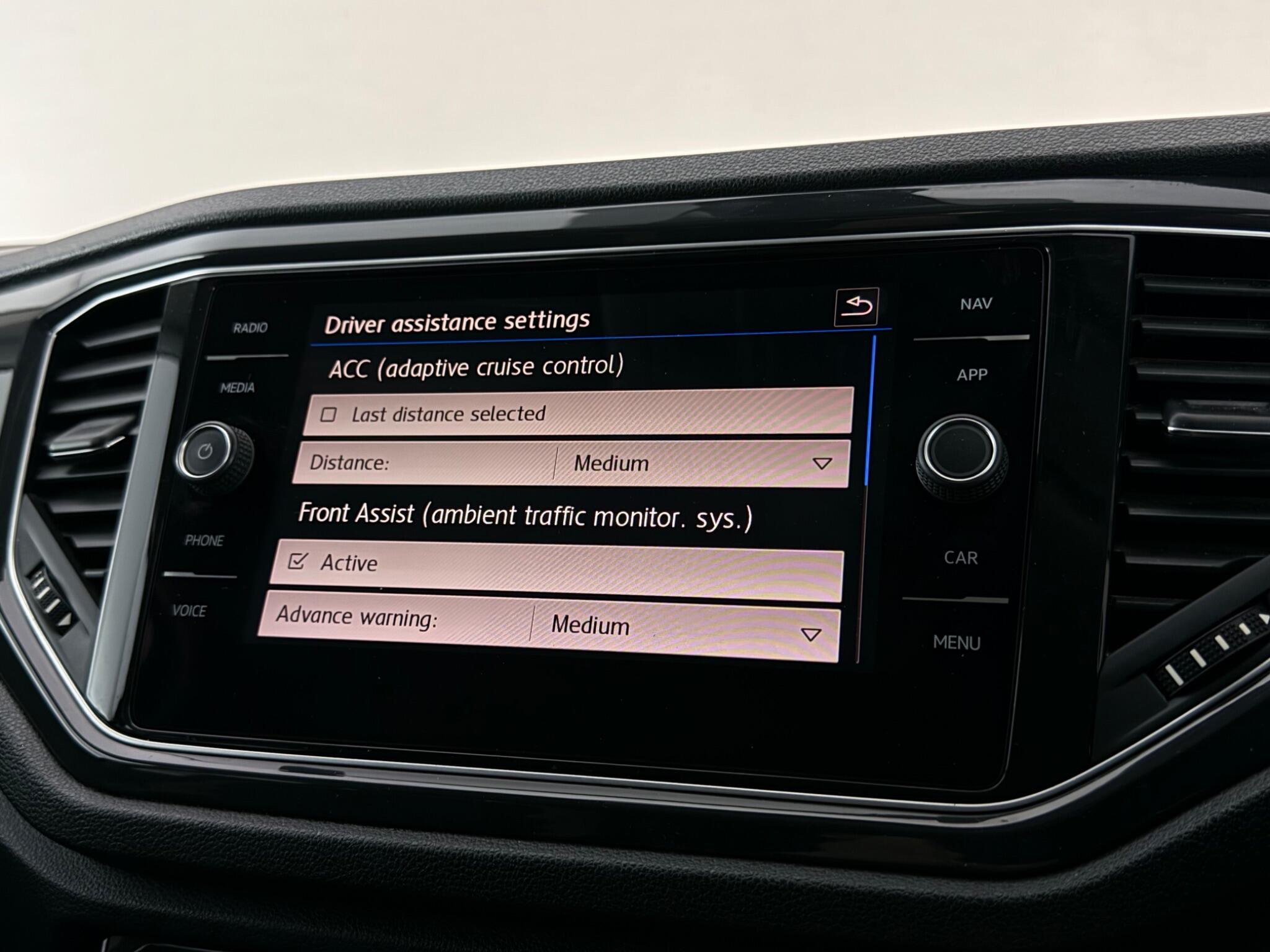 Volkswagen T-Roc view 26