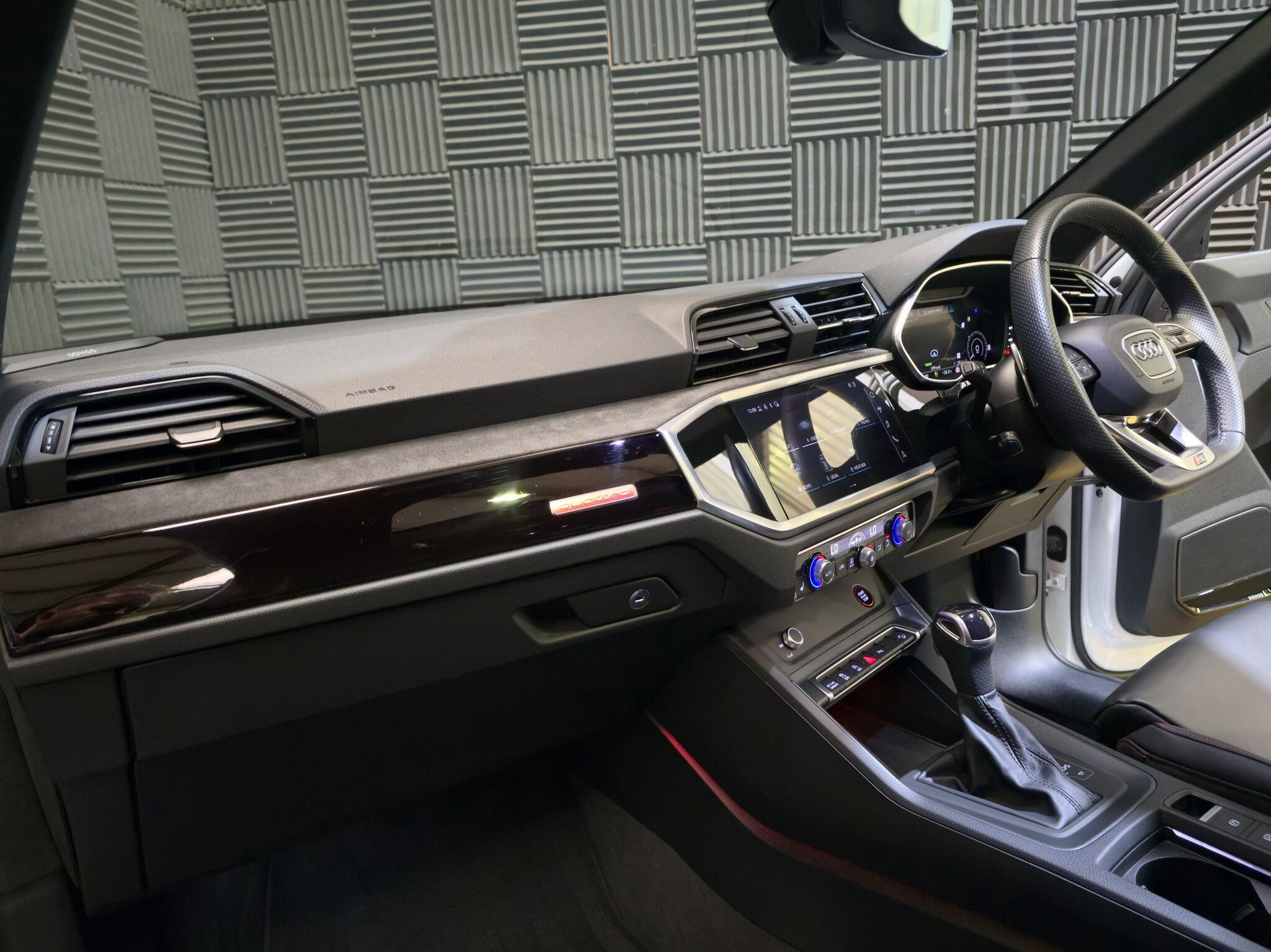 Audi RS Q3 view 13