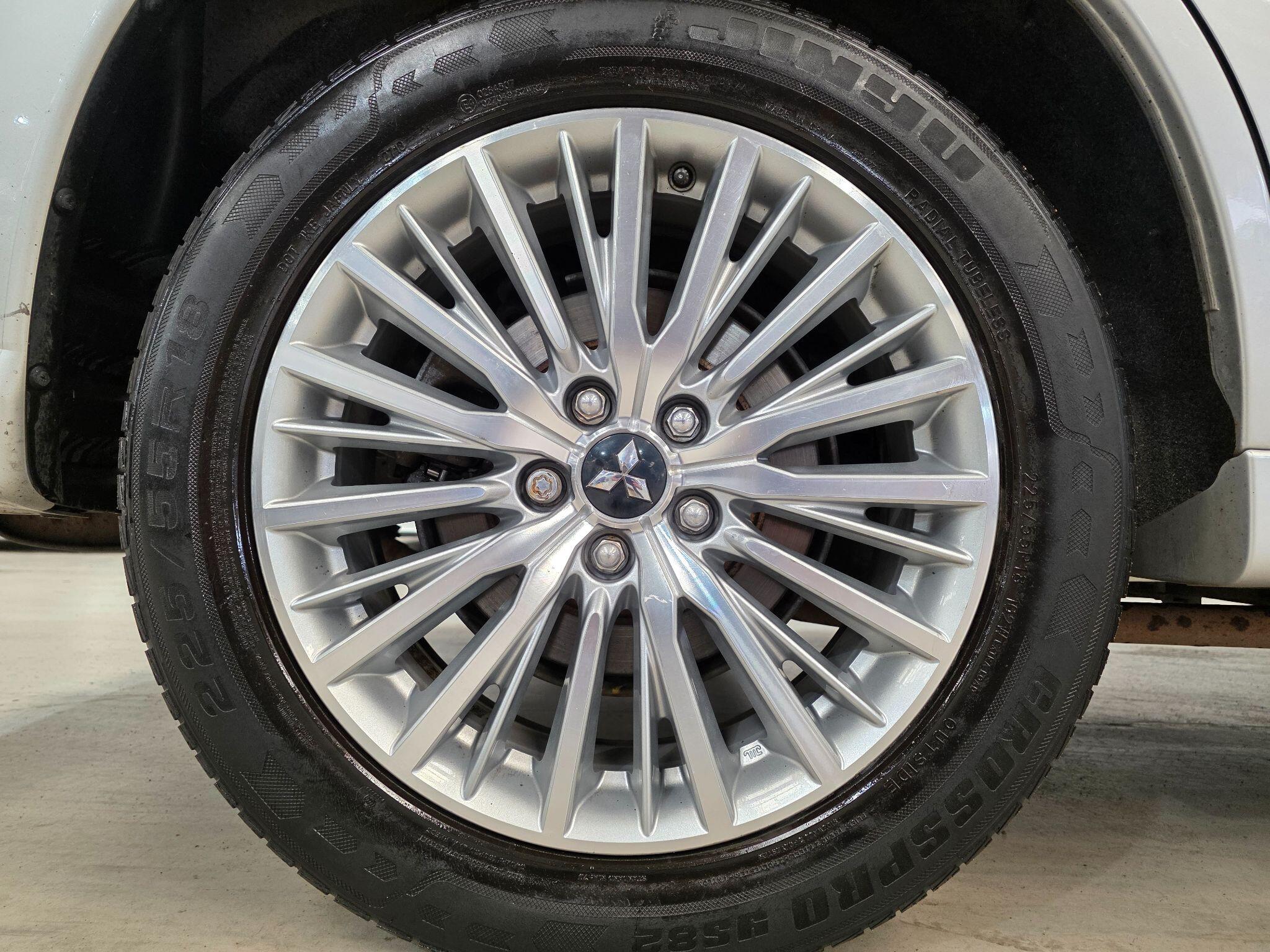 Mitsubishi Outlander view 30
