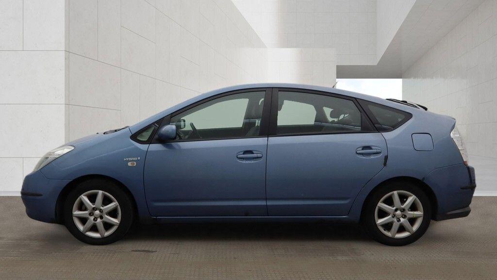 Toyota Prius view 6