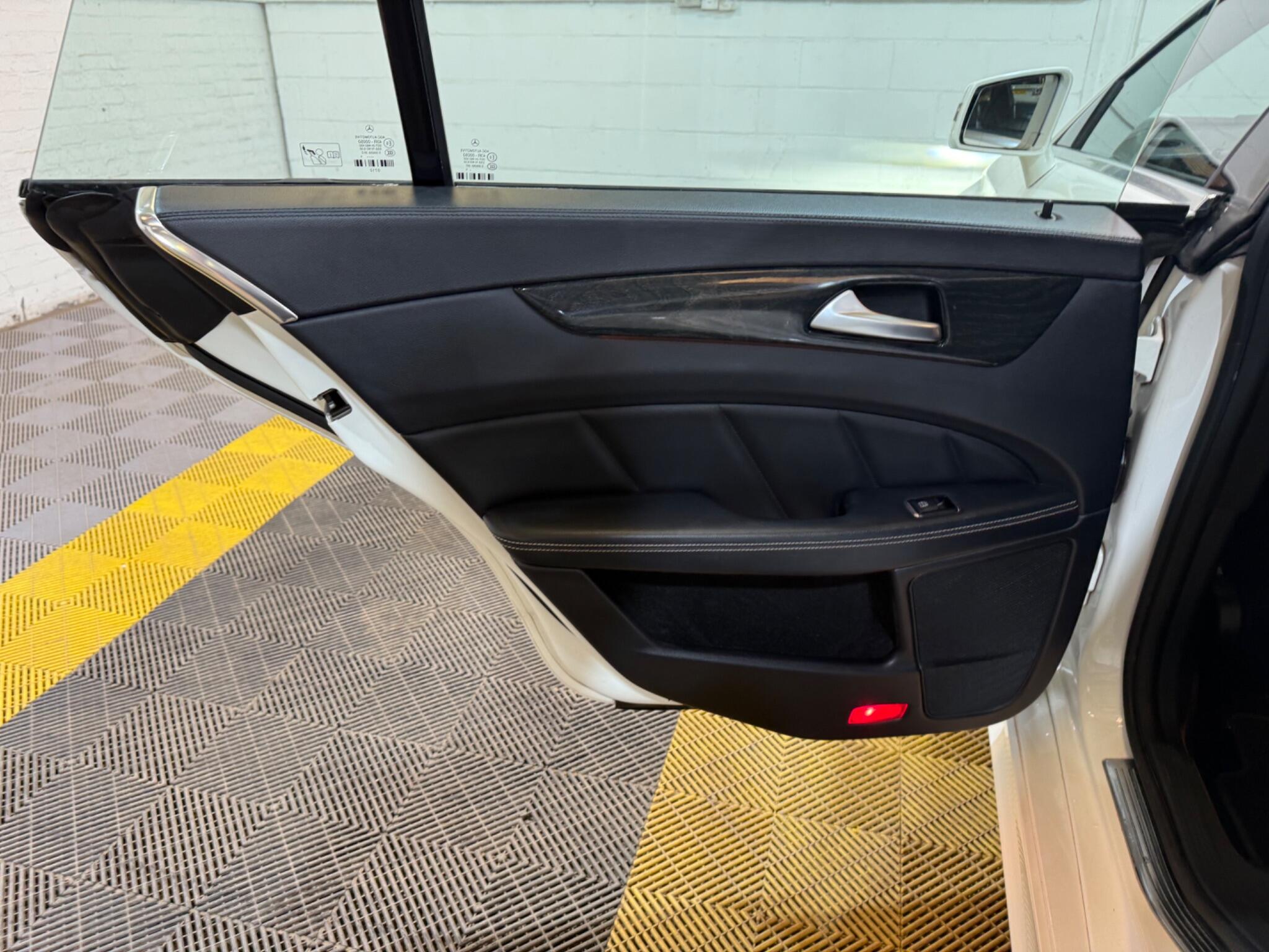 Mercedes-Benz CLS view 49