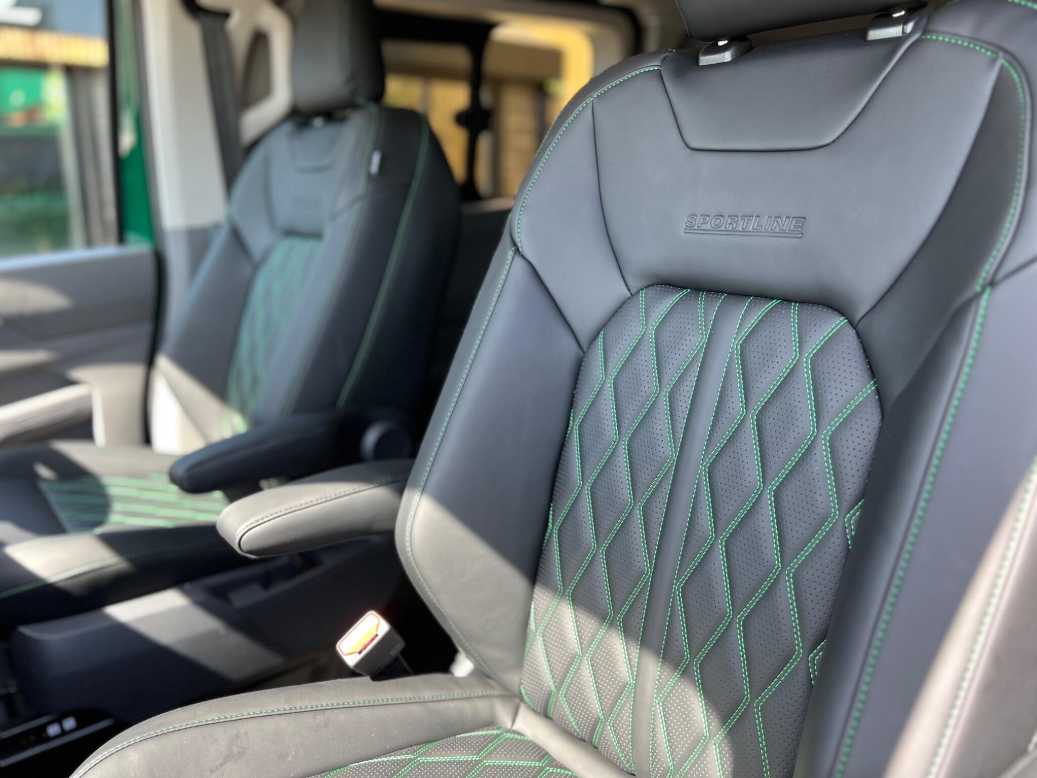 Volkswagen Transporter view 5