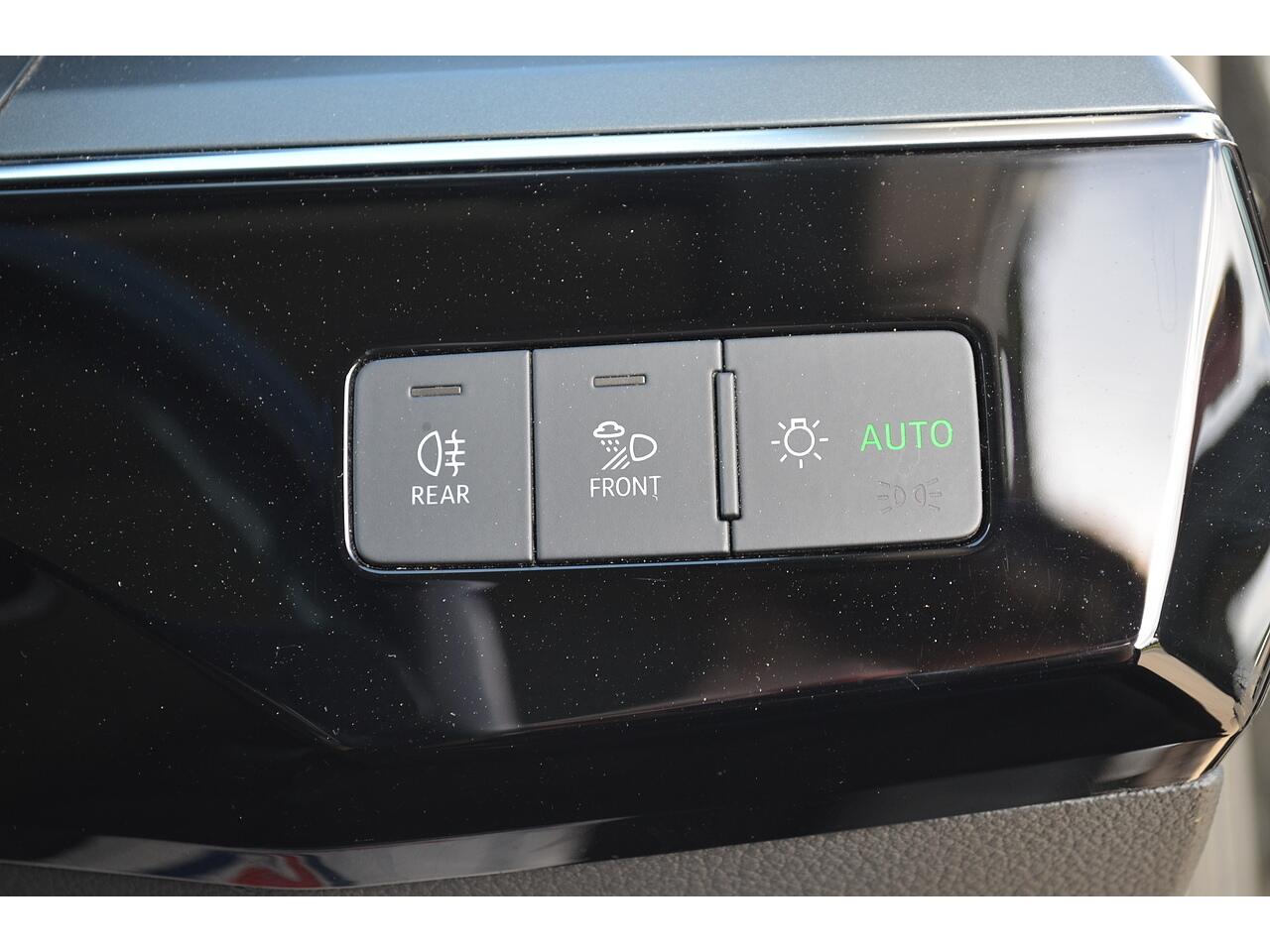 Audi E-Tron view 30