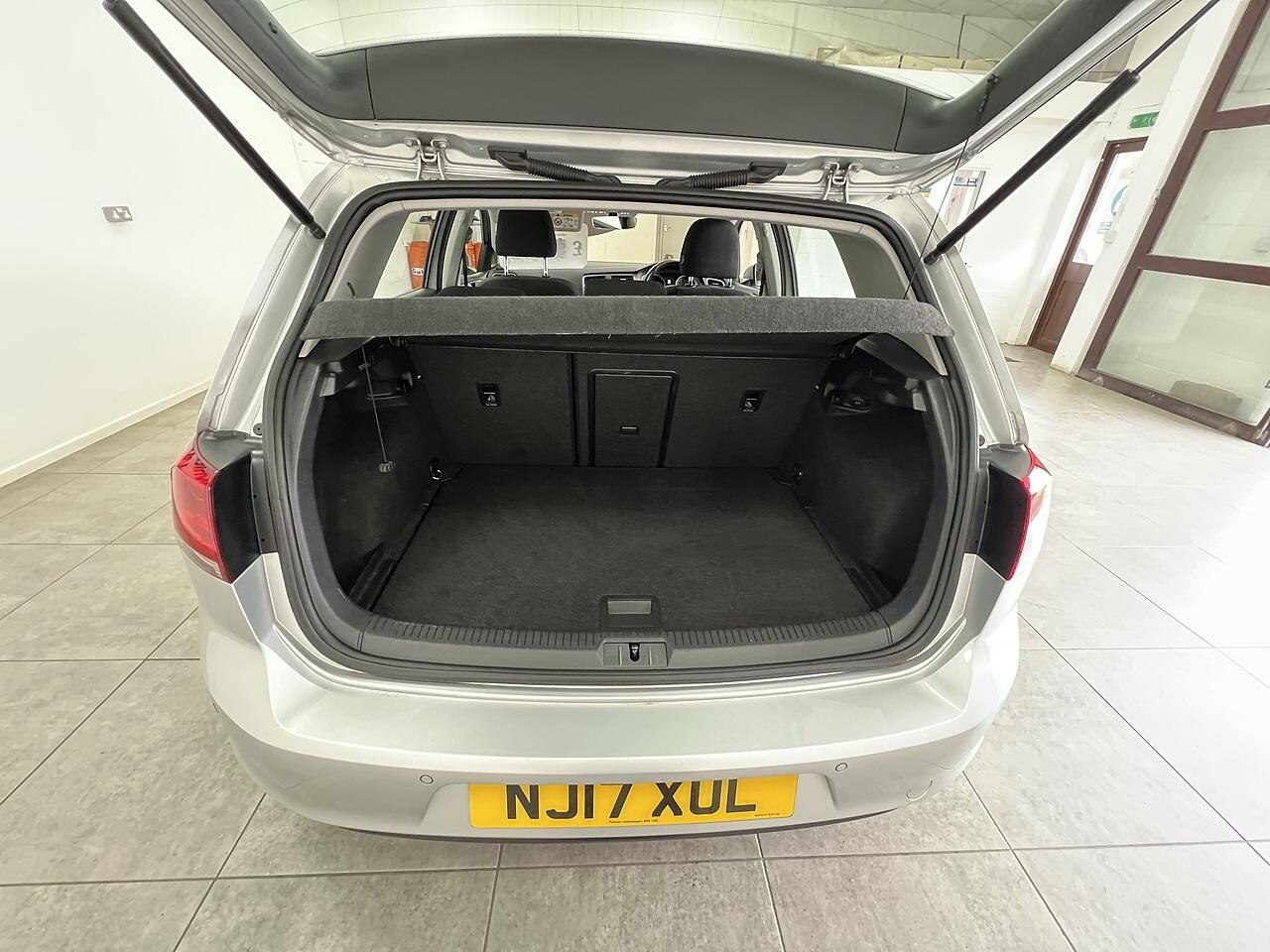 Volkswagen Golf view 17