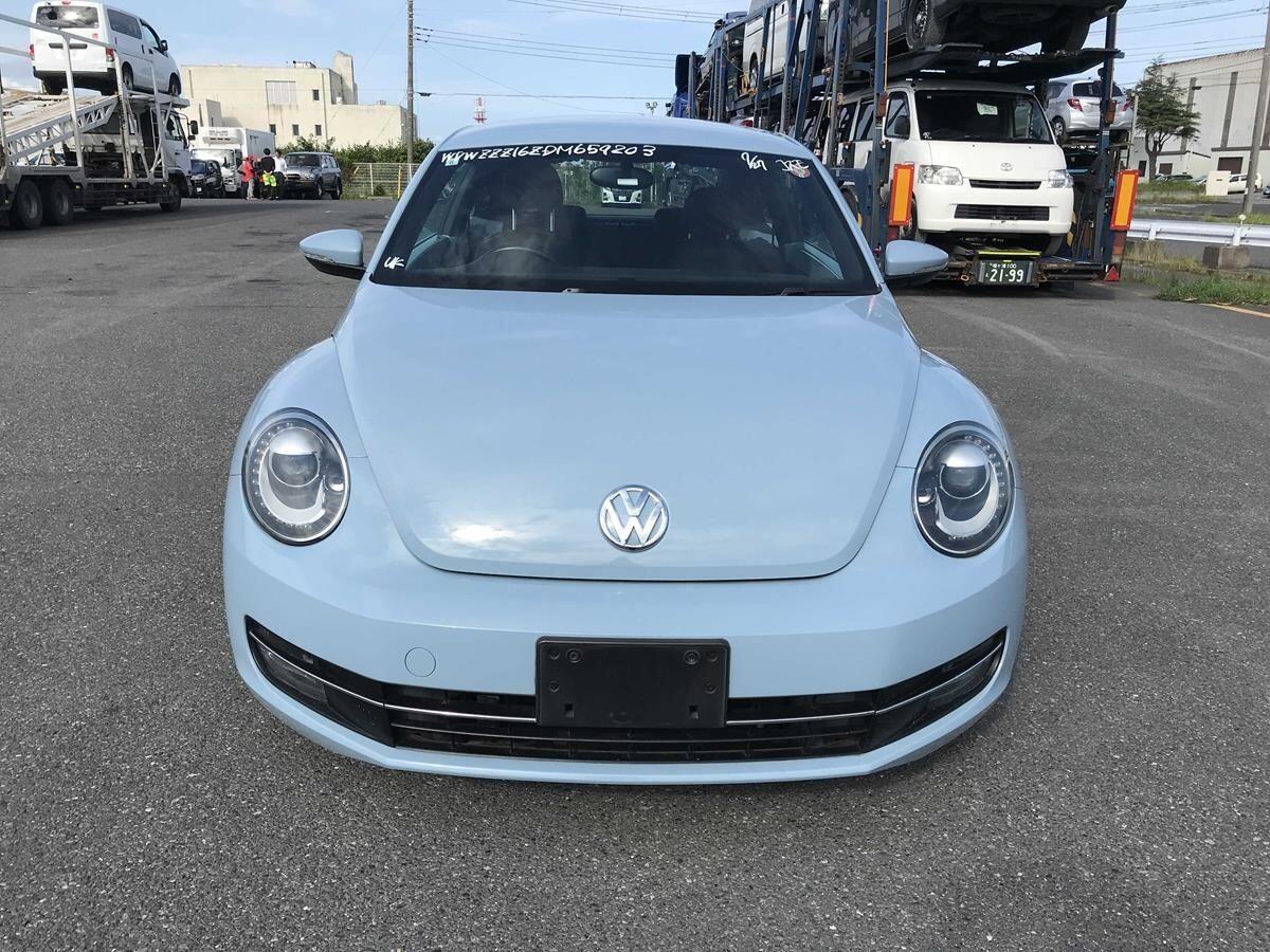 Volkswagen Beetle view 8