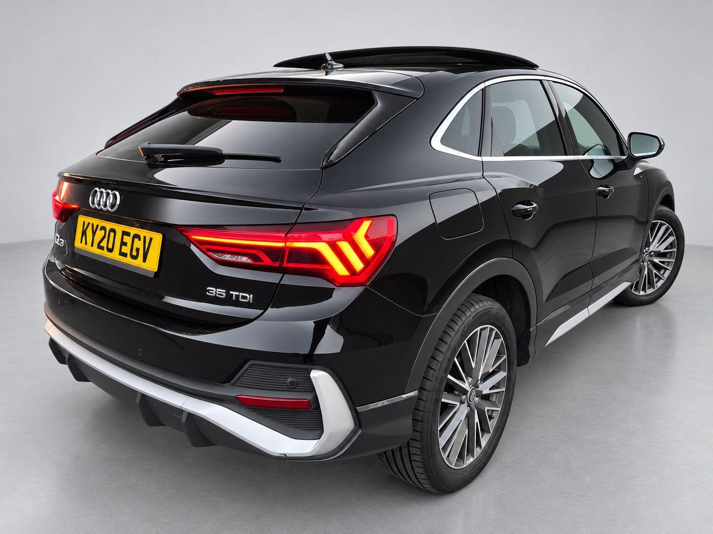 Audi Q3 view 15