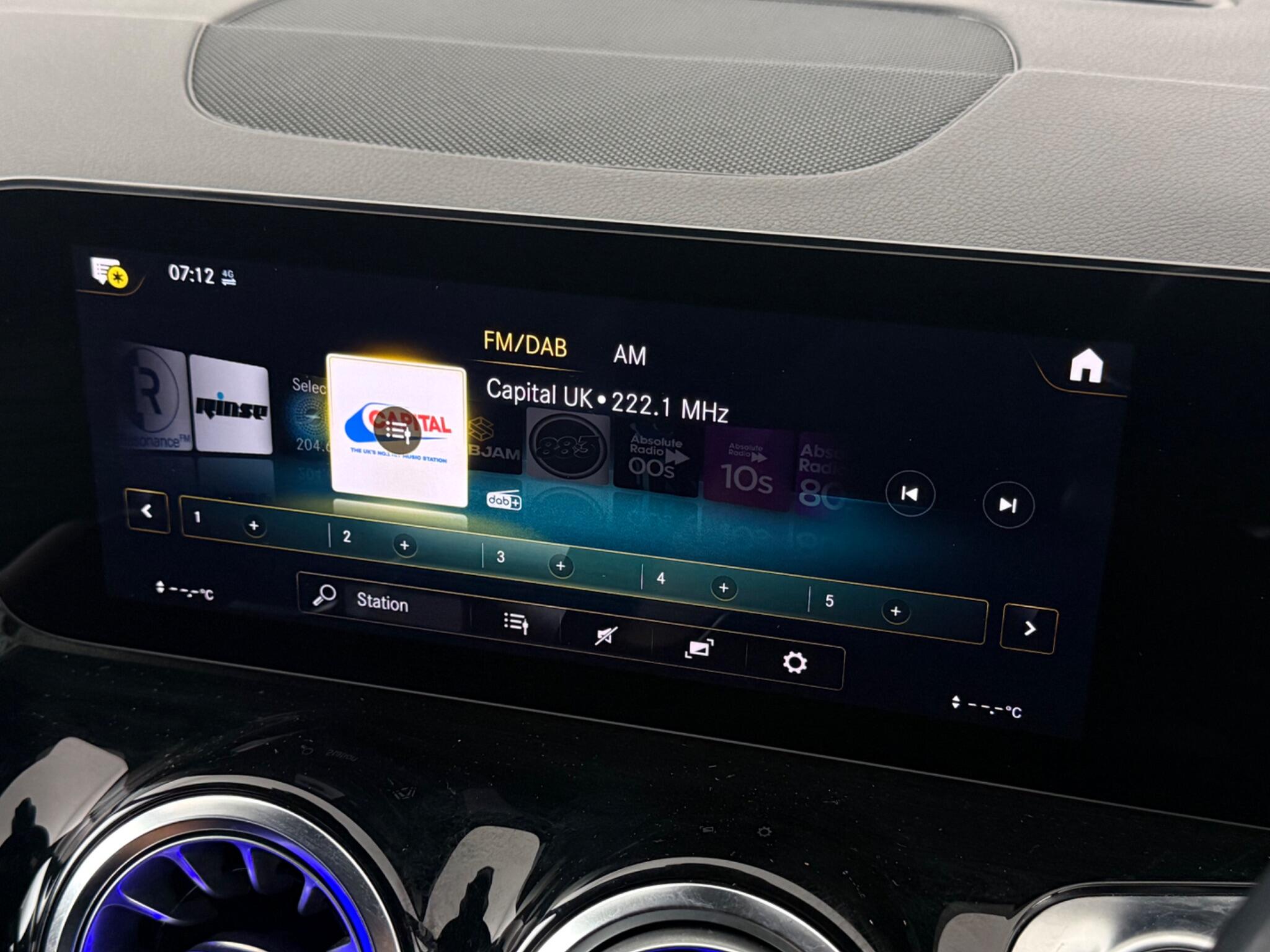 Mercedes-Benz GLB view 27
