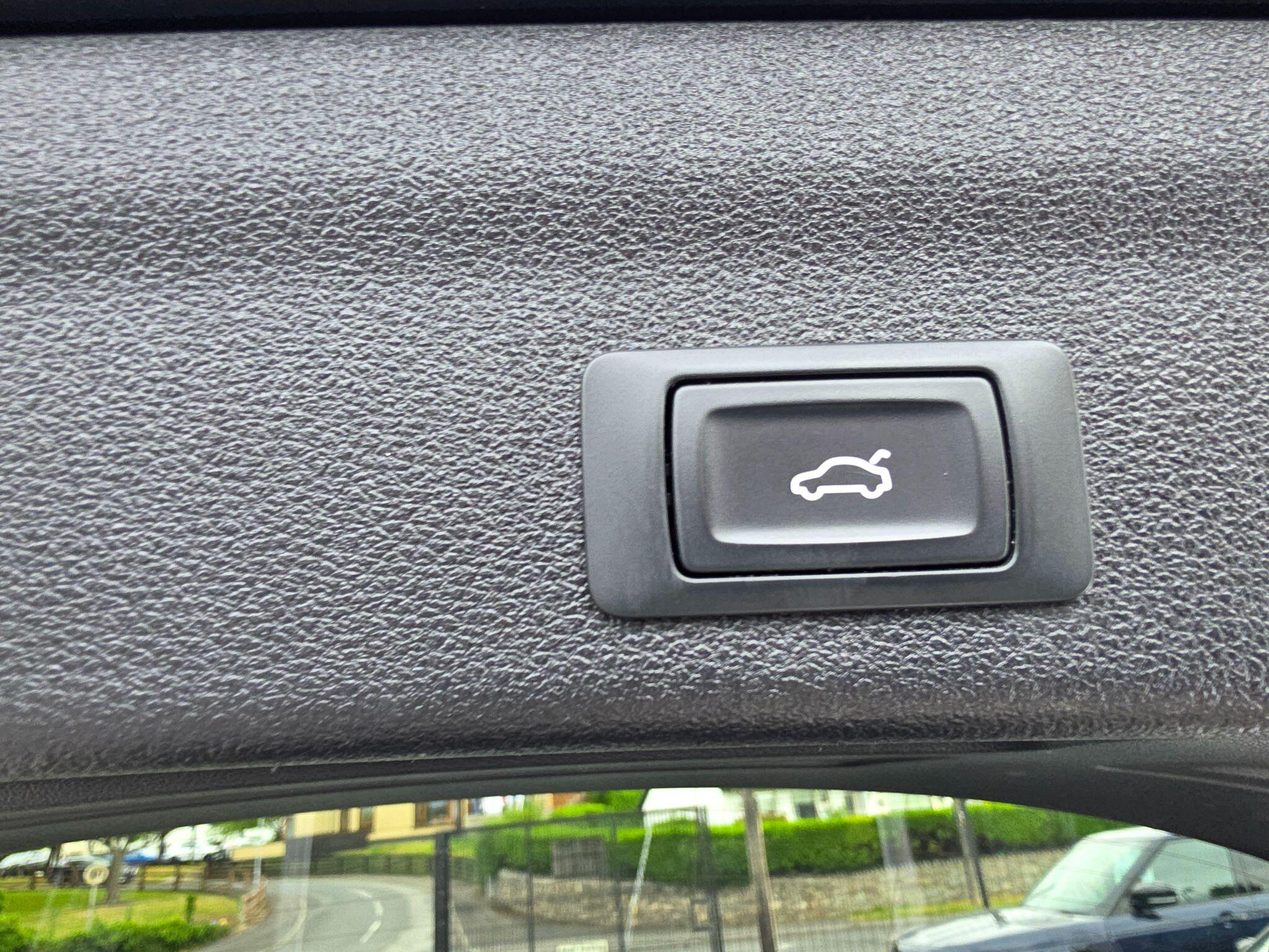 Audi A6 Avant view 17