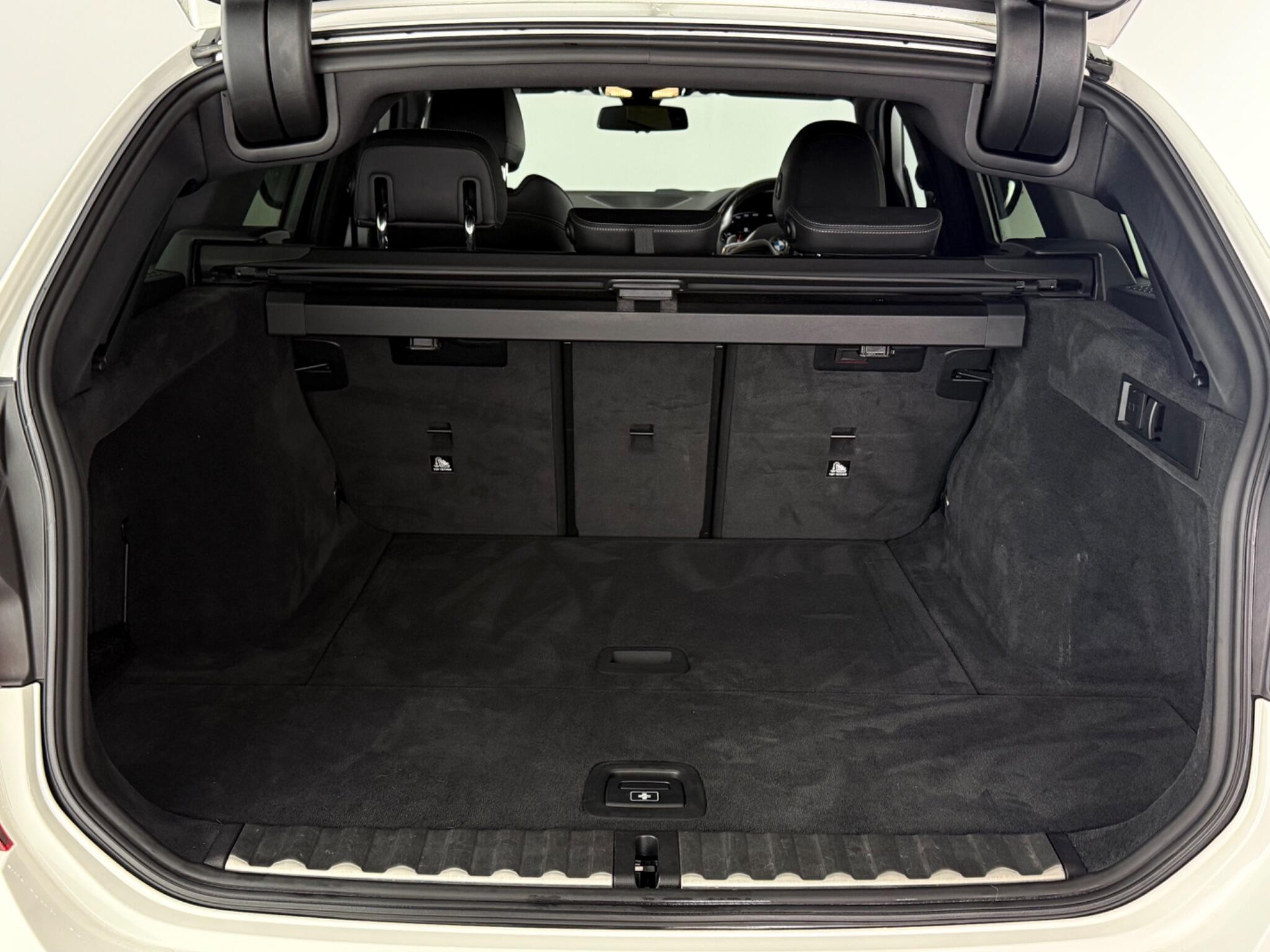 BMW 3 Series view 10