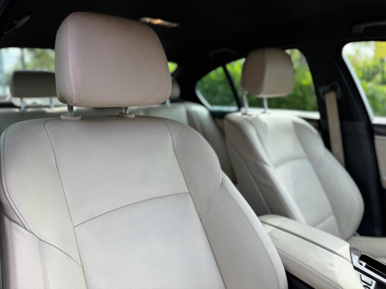 BMW 5 Series view 25