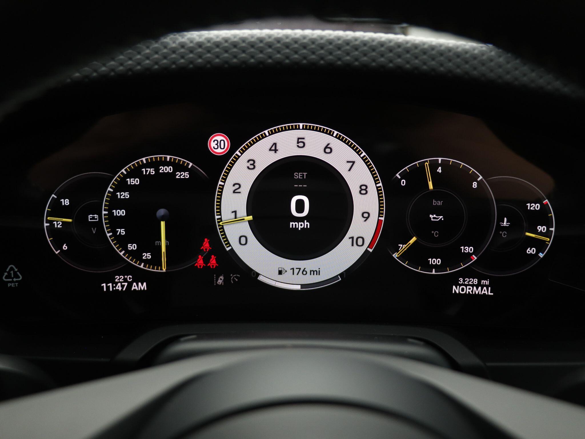 Porsche 911 view 11