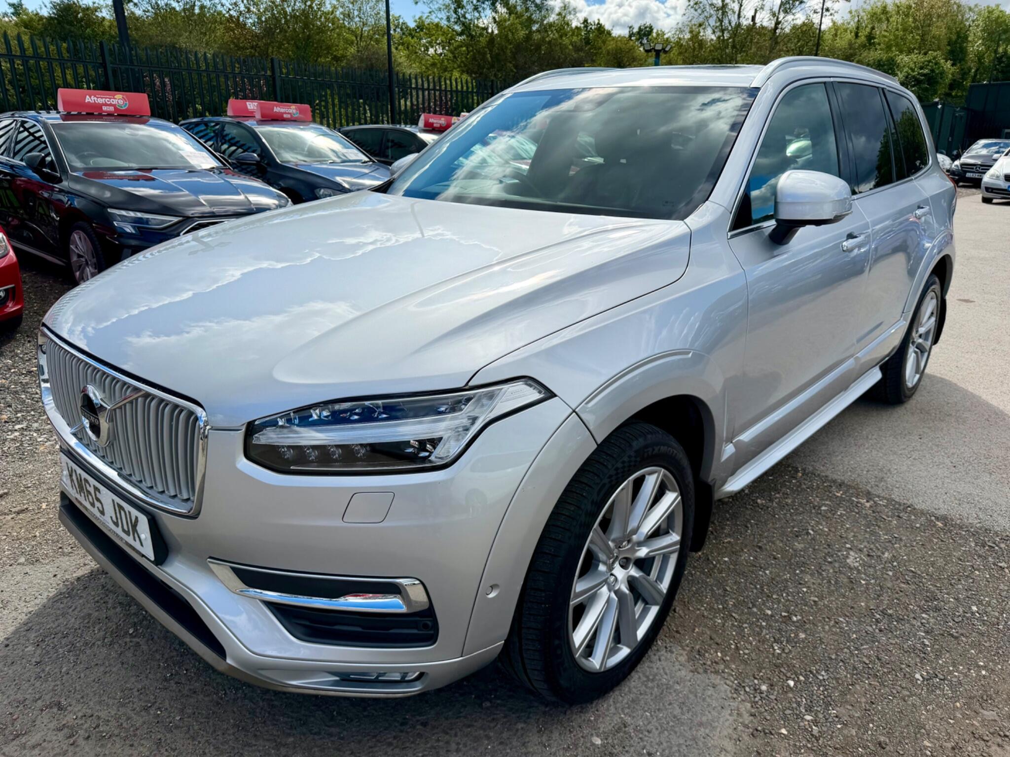 Volvo XC90 view 3