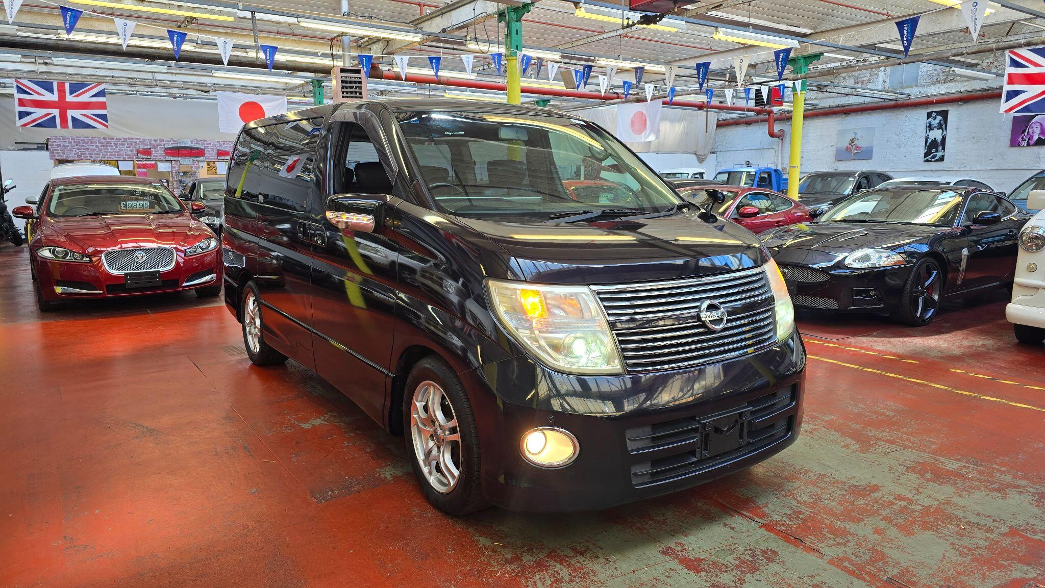 Nissan Elgrand view 34