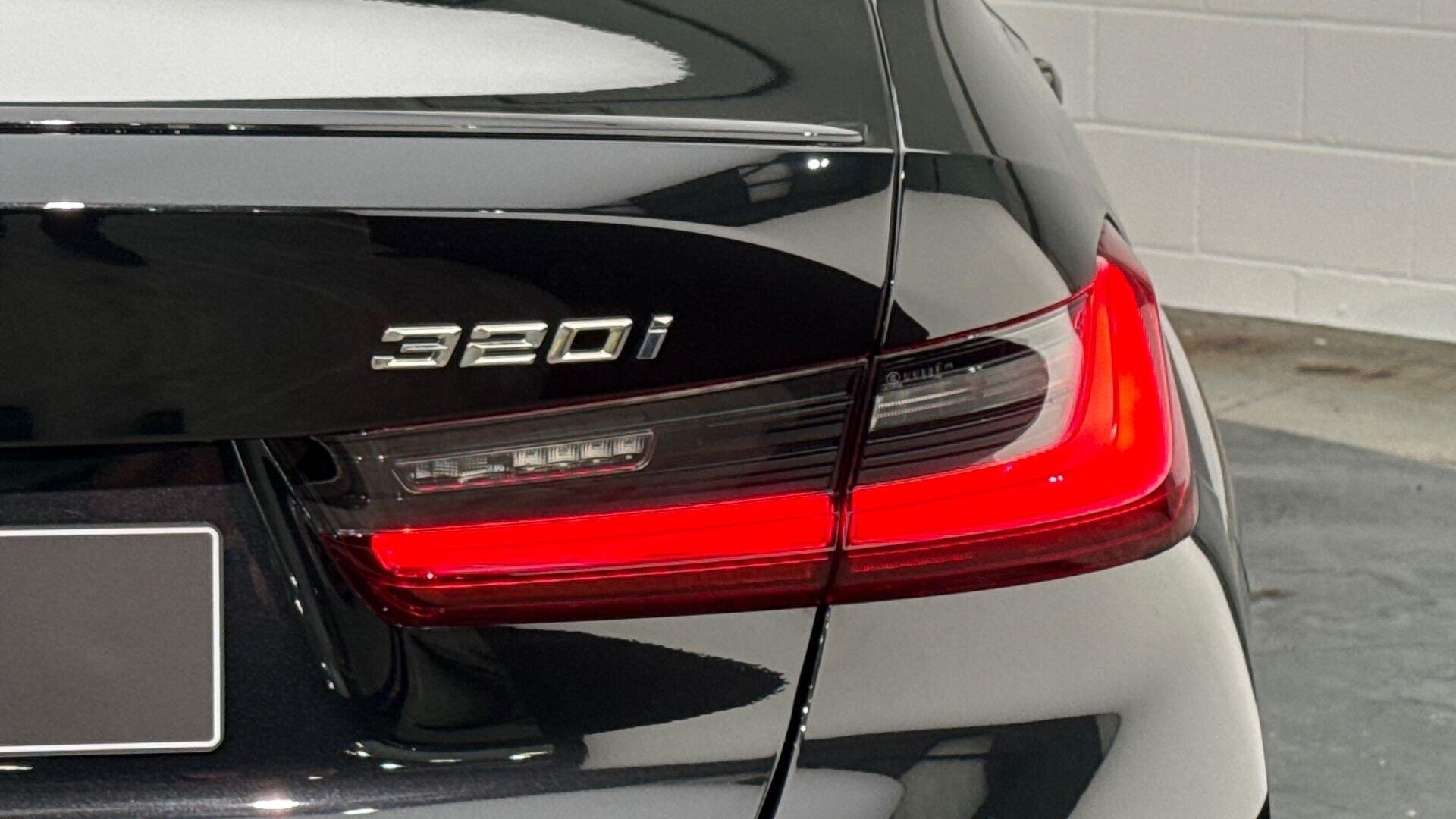 BMW 3 Series view 22