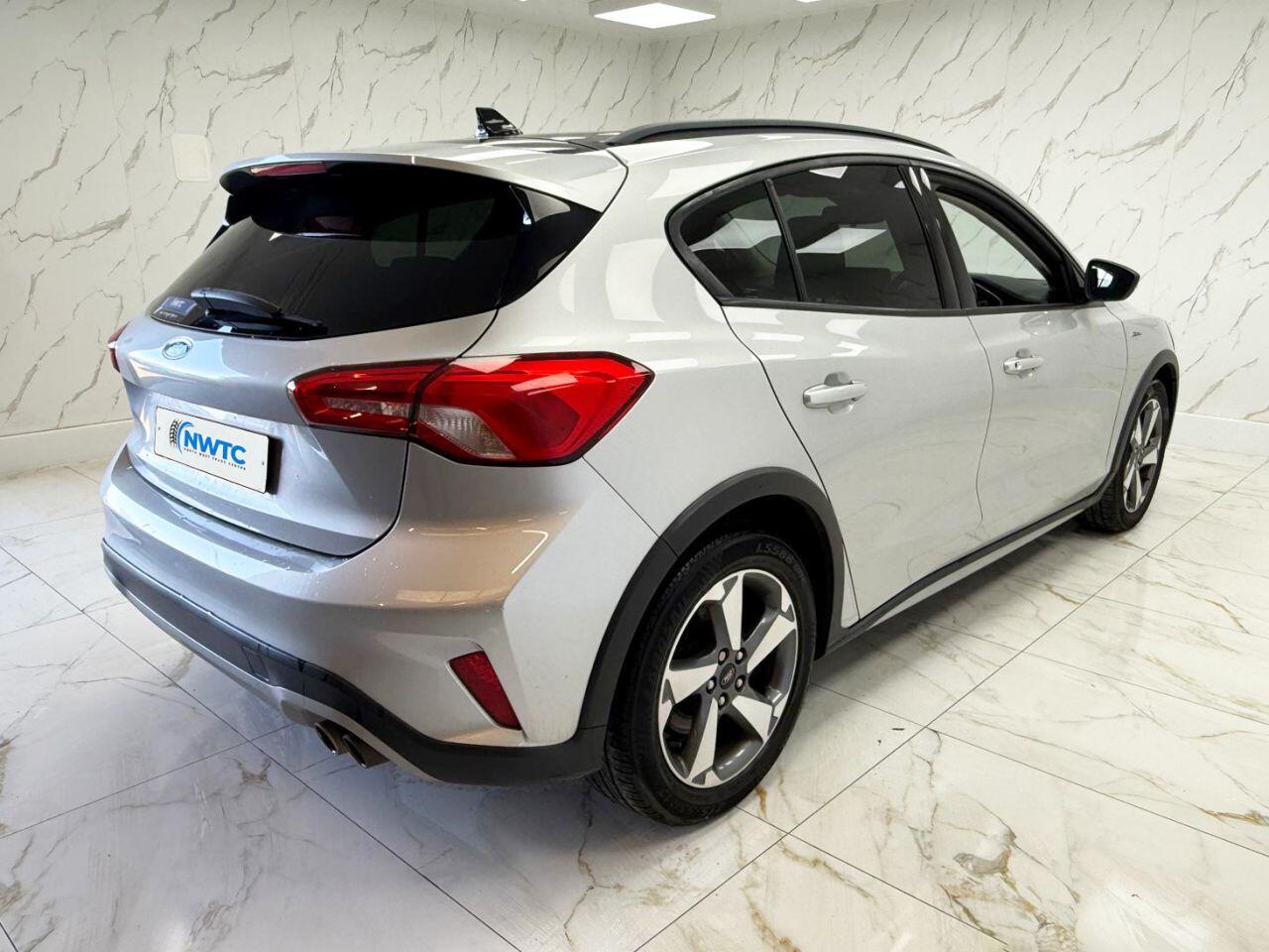 Ford Focus view 13