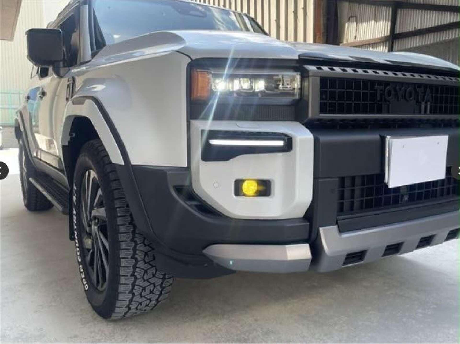 Toyota Land Cruiser view 34
