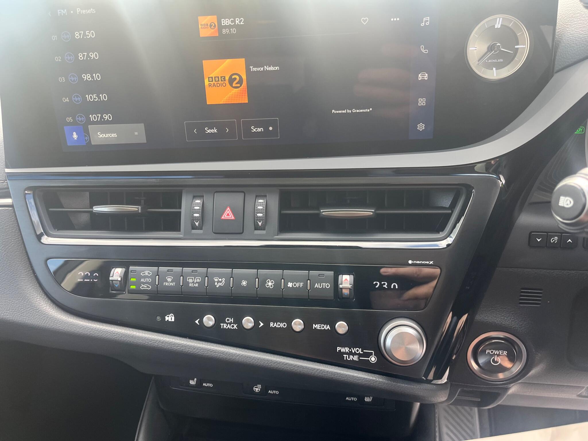 Lexus ES view 42