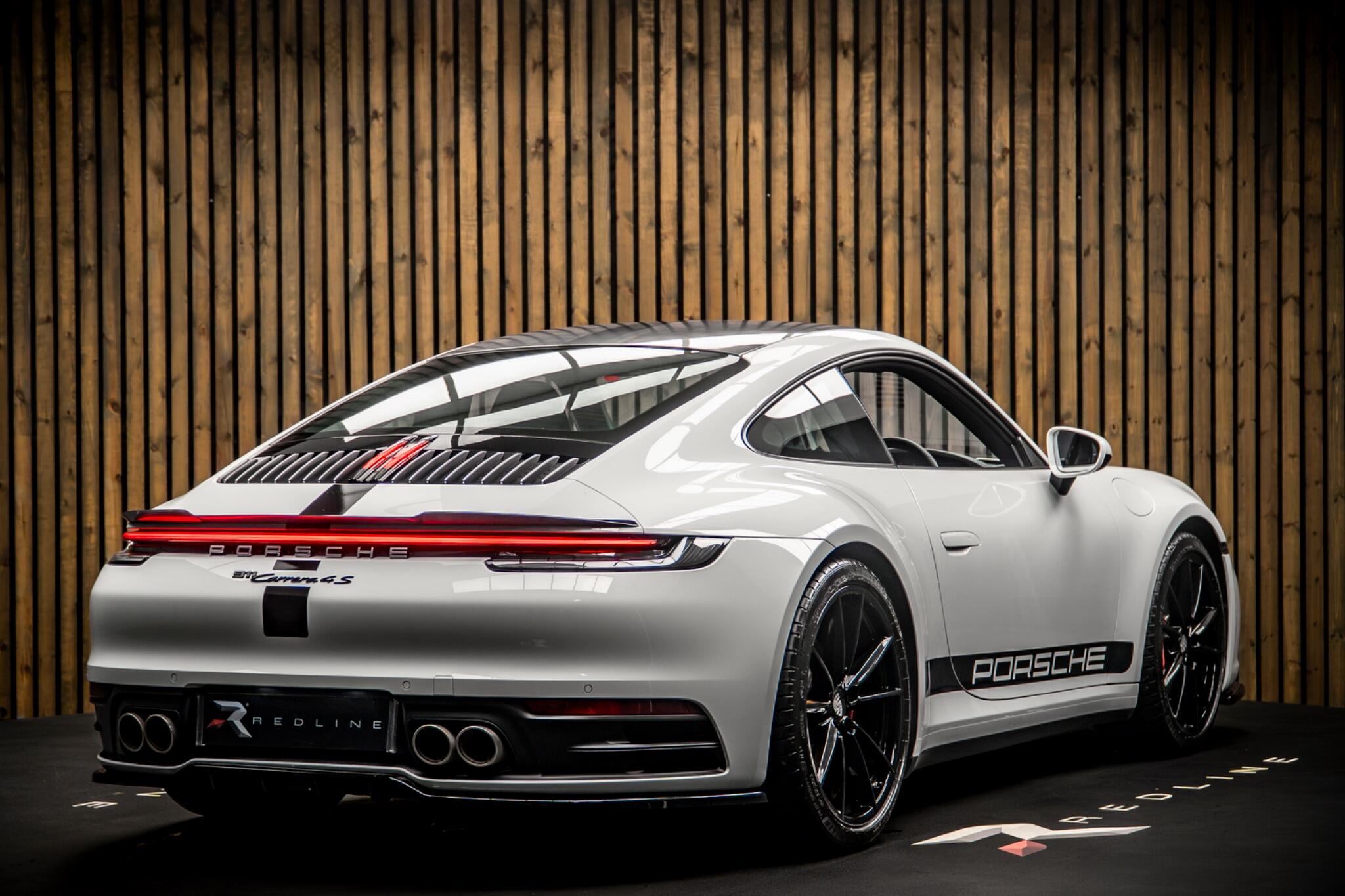 Porsche 911 view 4