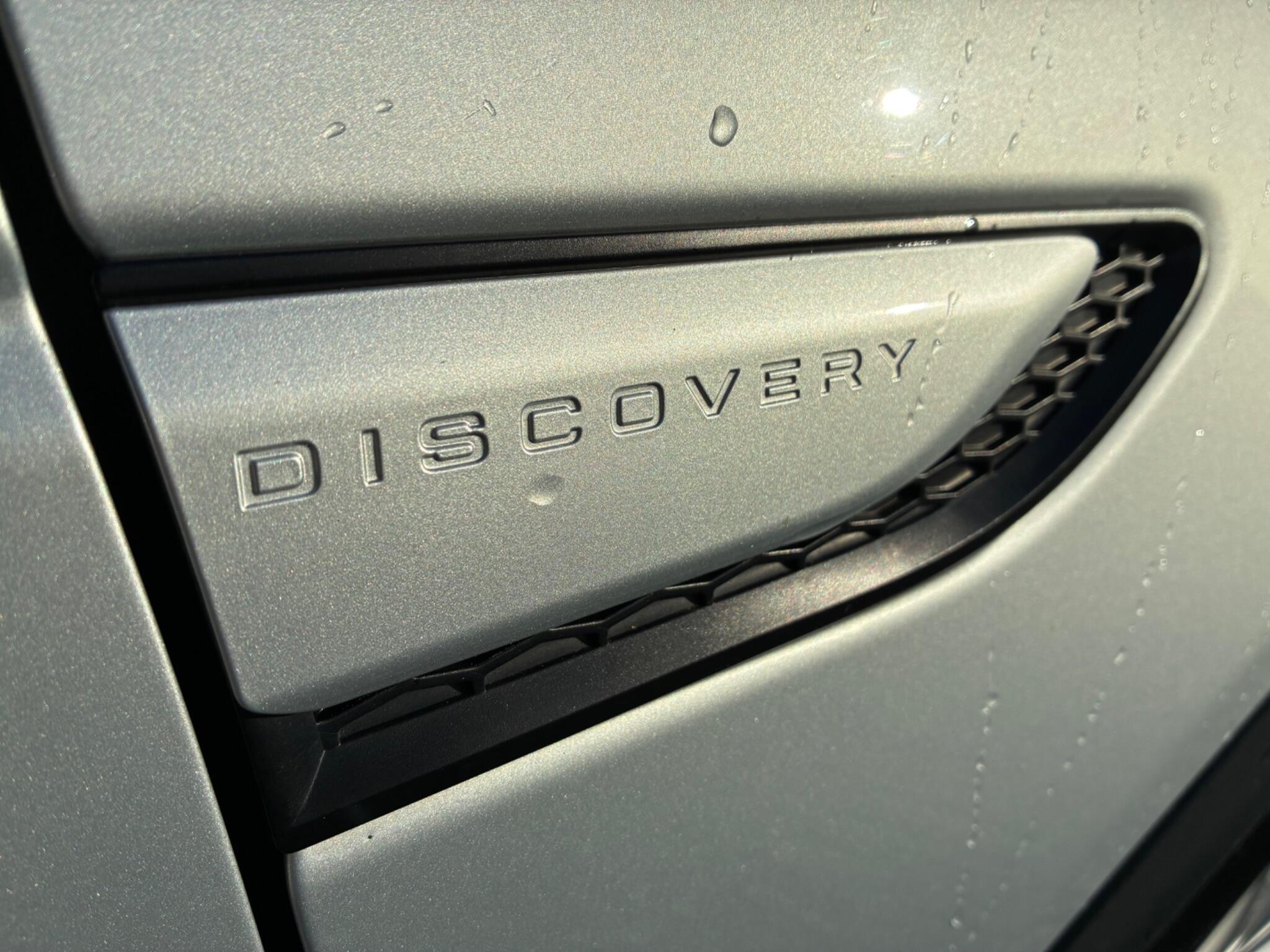 Land Rover Discovery Sport view 11