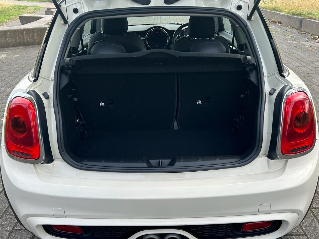 Mini Hatch view 13