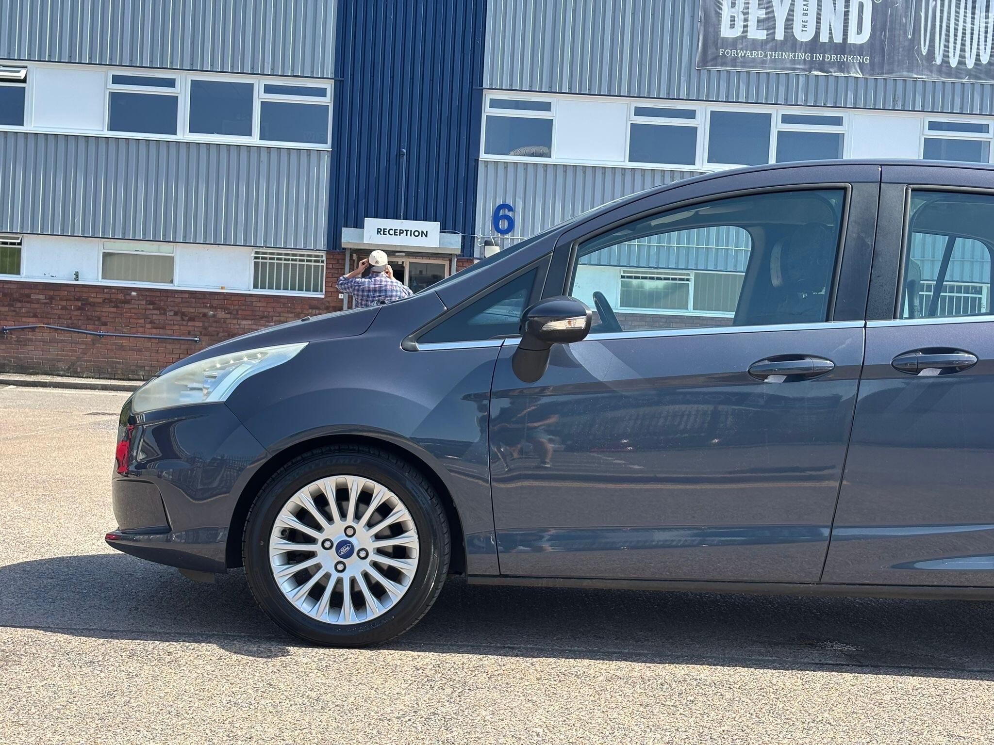Ford B-Max view 12