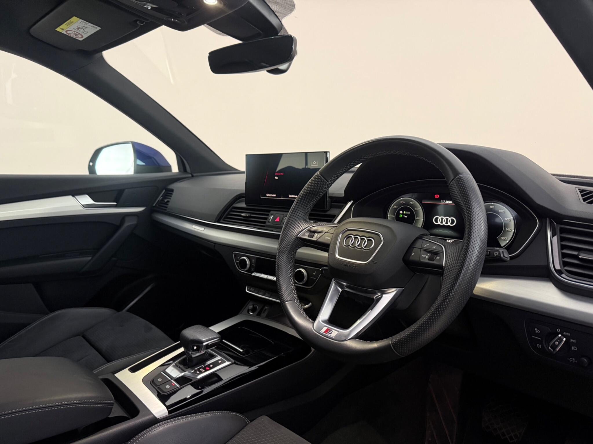 Audi Q5 view 3