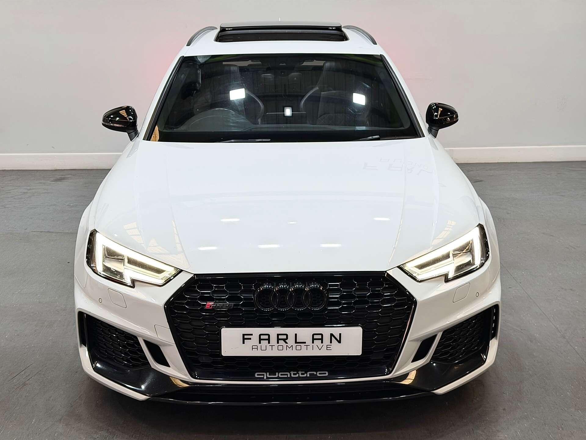 Audi RS4 view 10