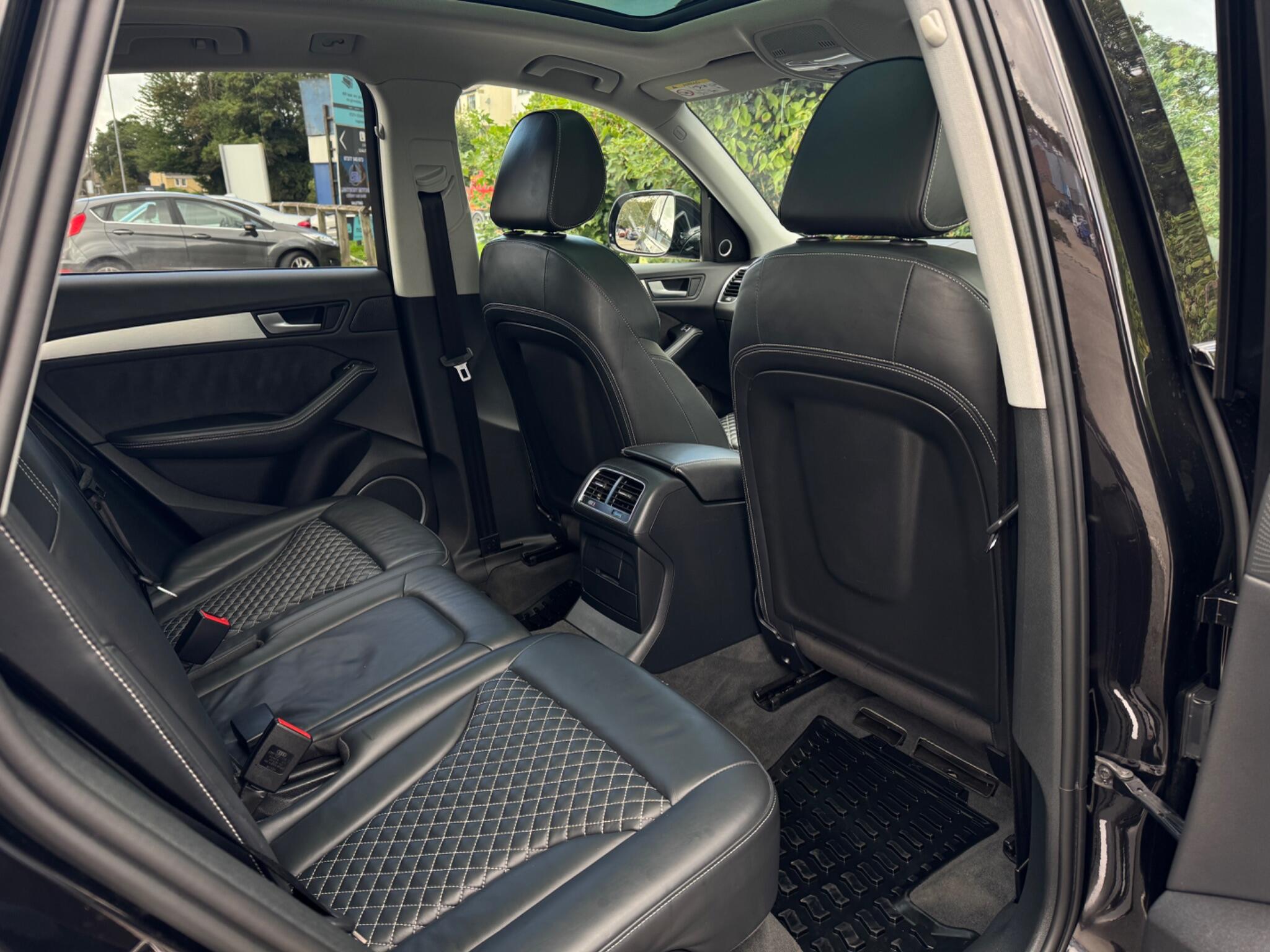 Audi SQ5 view 30