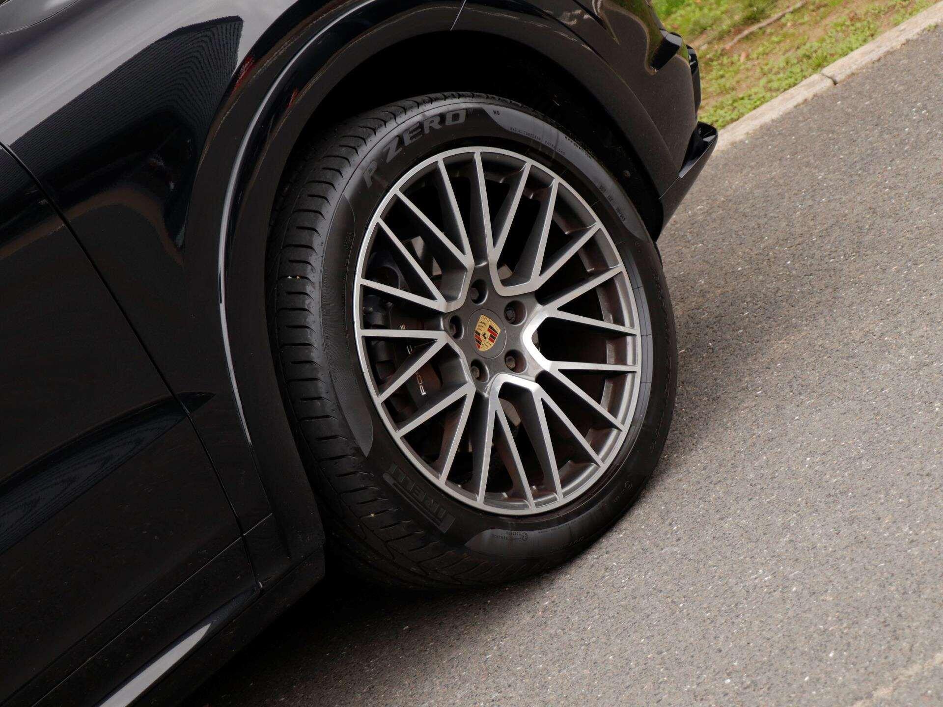 Porsche Cayenne view 29