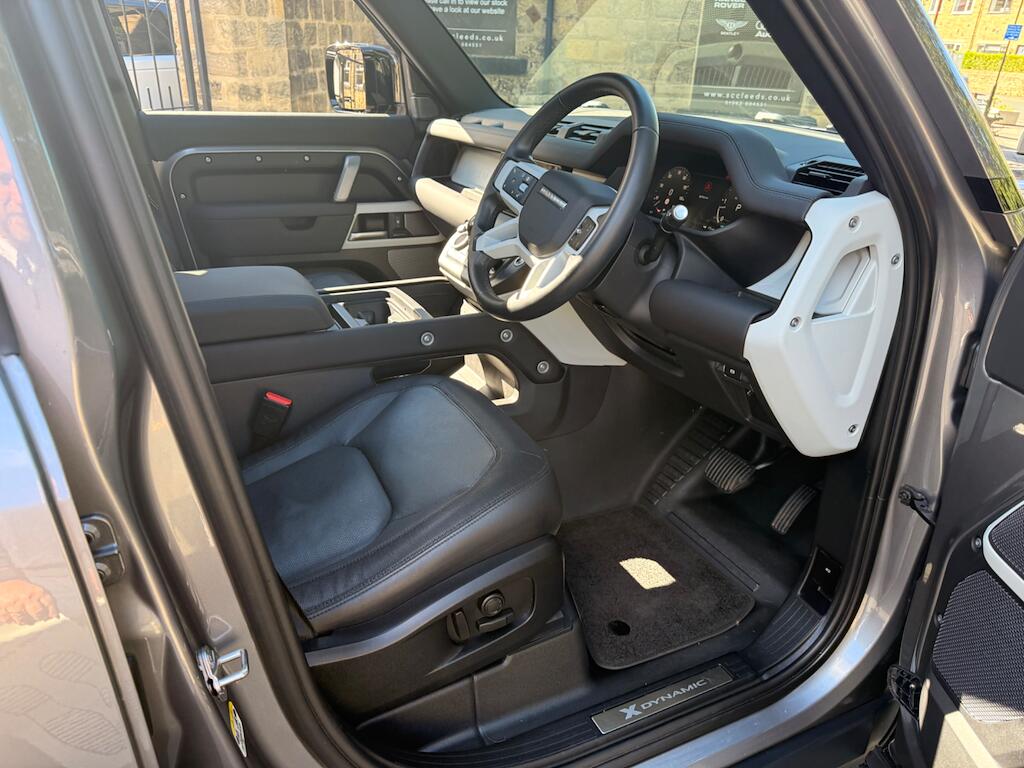 Land Rover Defender view 29