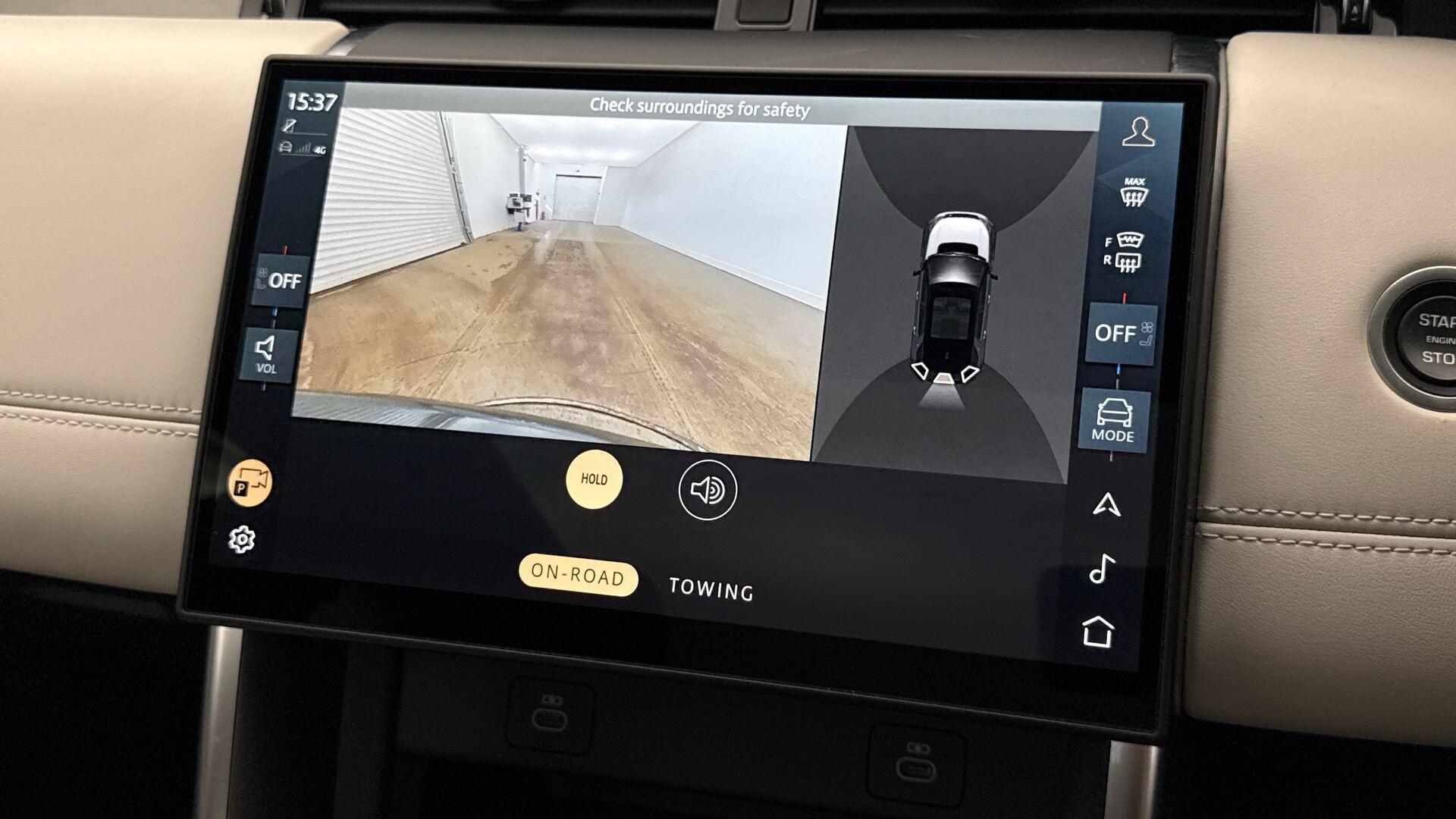 Land Rover Discovery Sport view 12