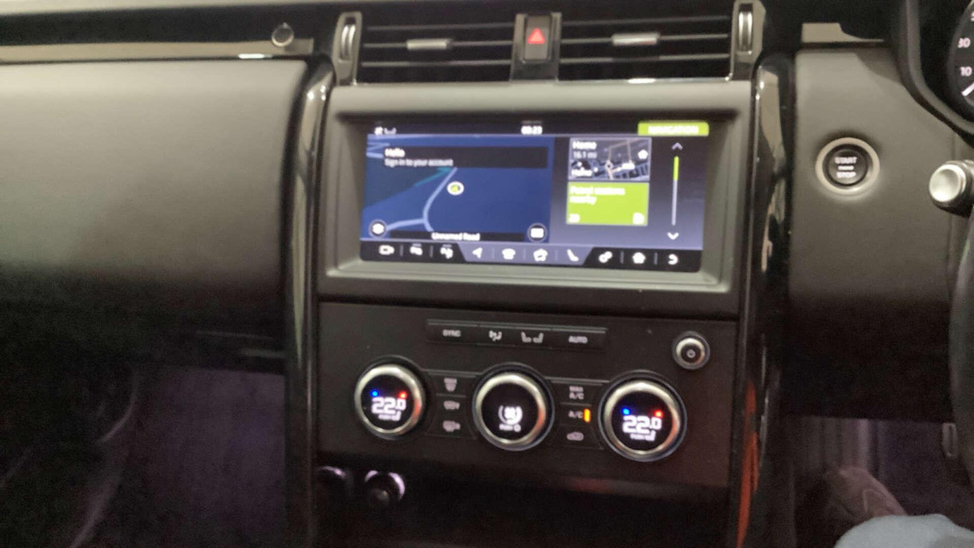 Land Rover Discovery view 13
