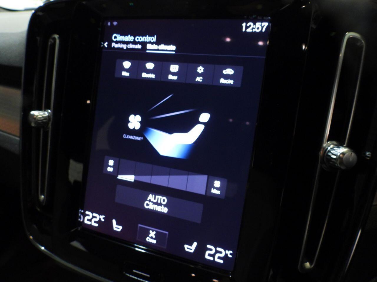 Volvo XC40 view 35