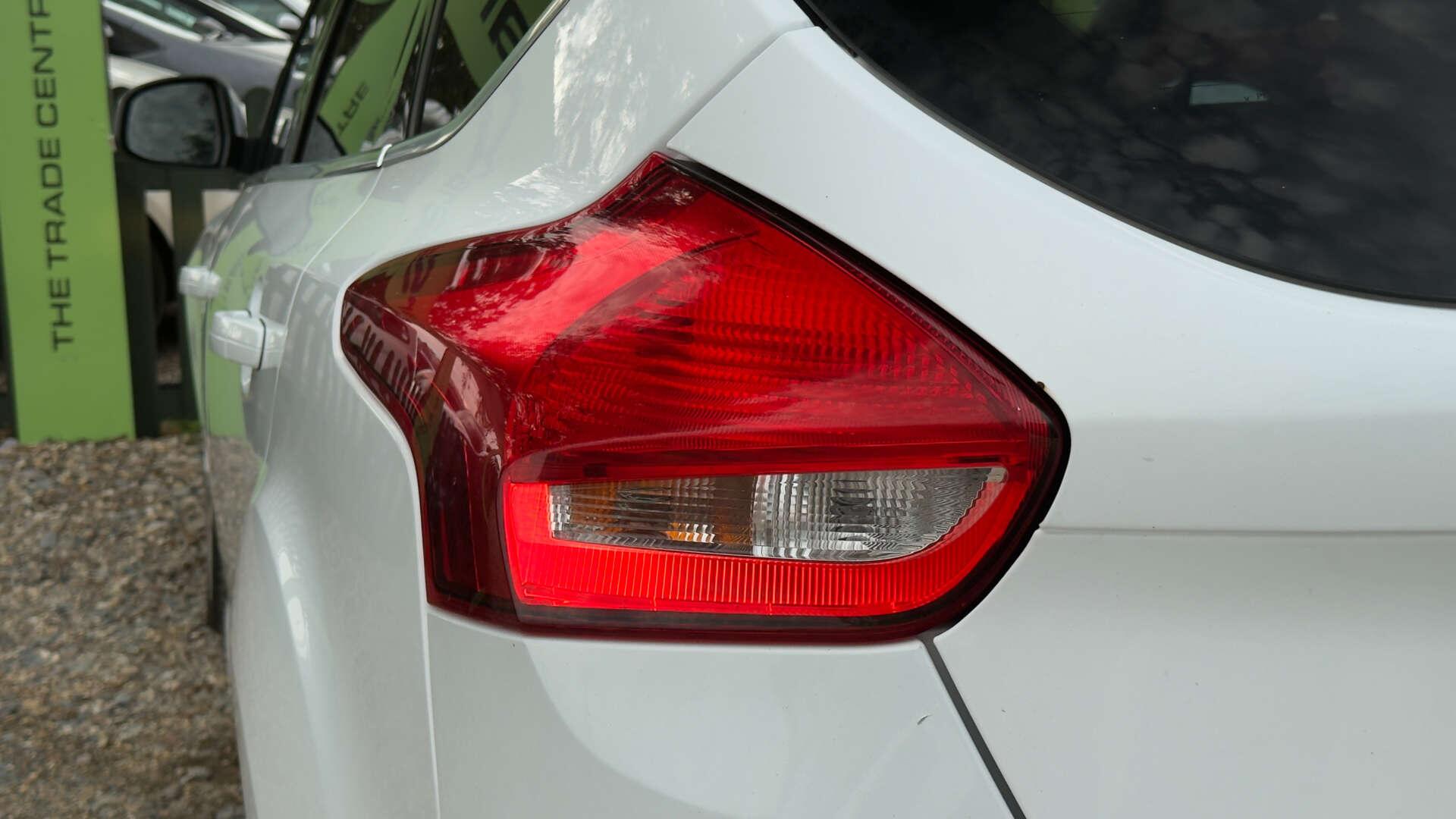 Ford Focus view 43