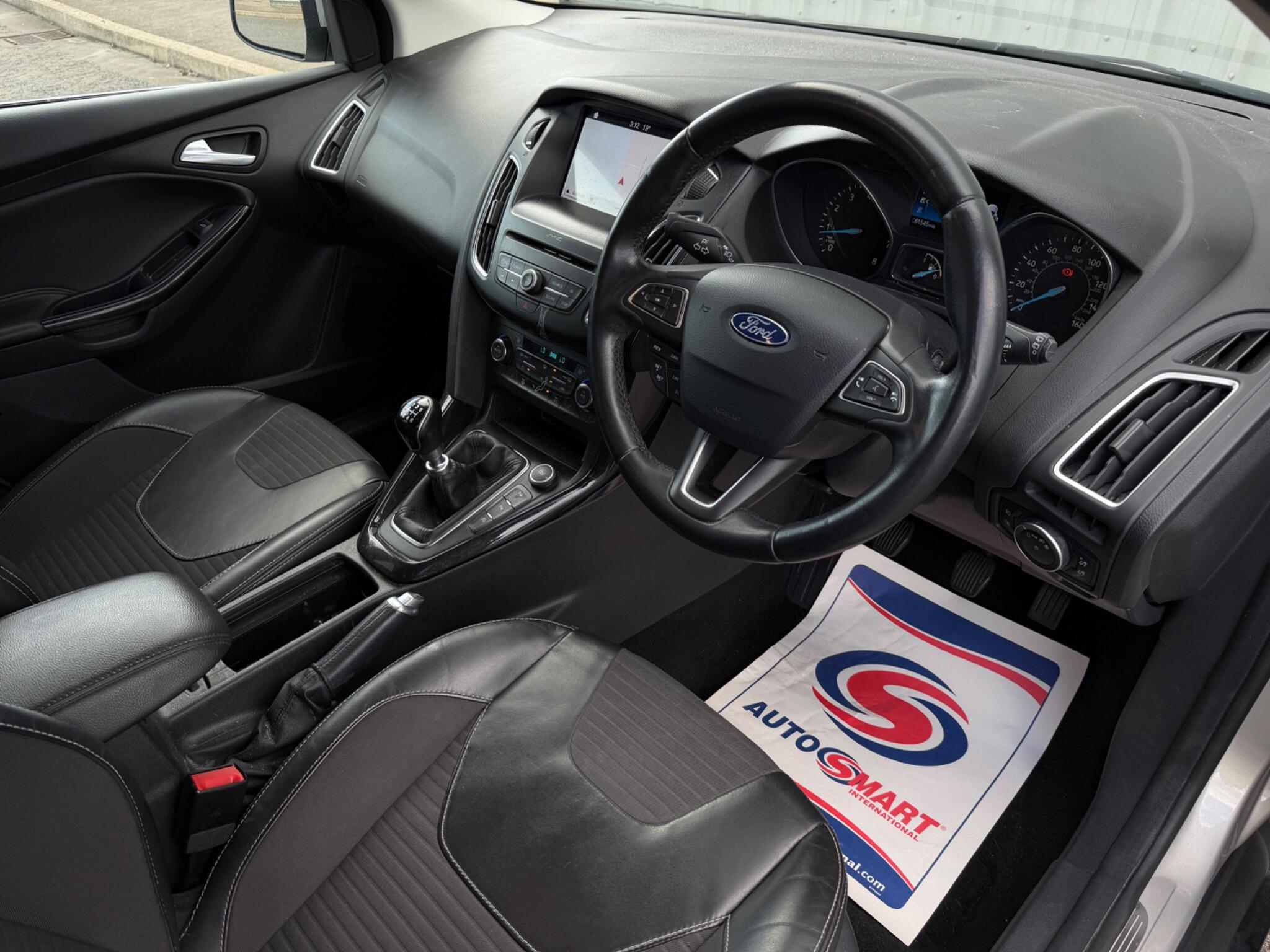 Ford Focus view 8