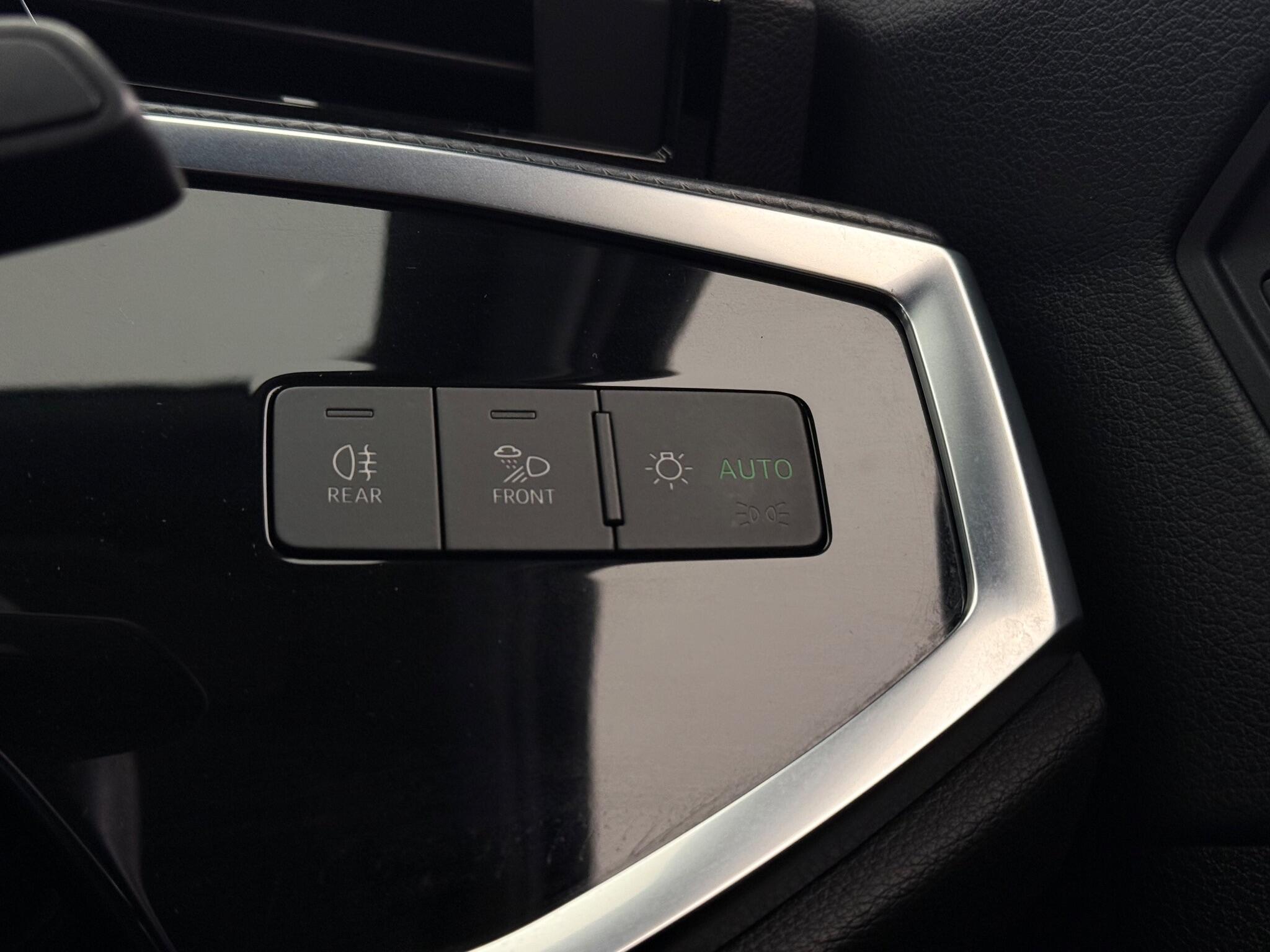 Audi Q3 view 26
