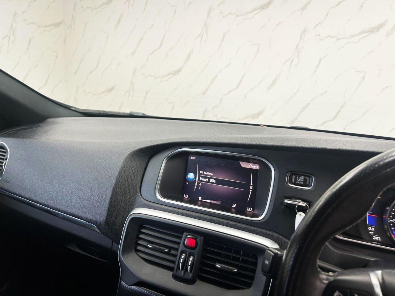 Volvo V40 view 16