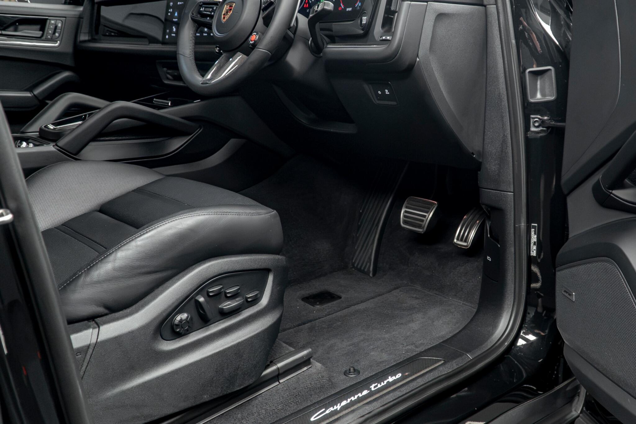 Porsche Cayenne view 37