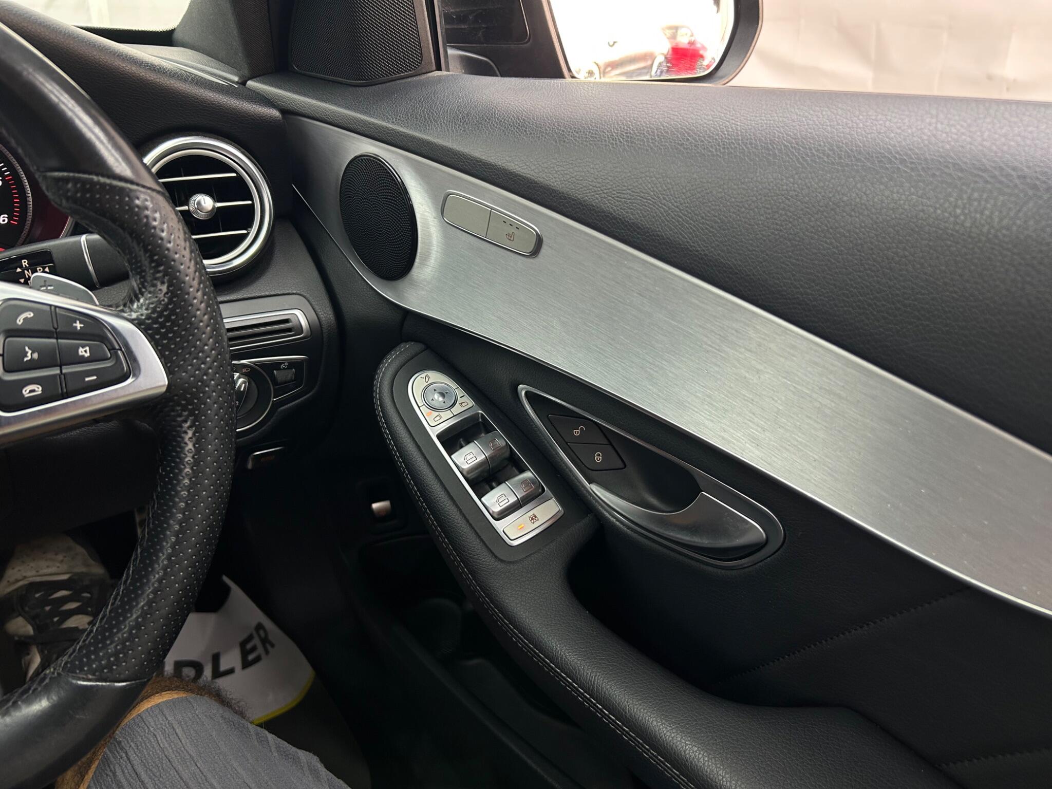 Mercedes-Benz C-Class view 26