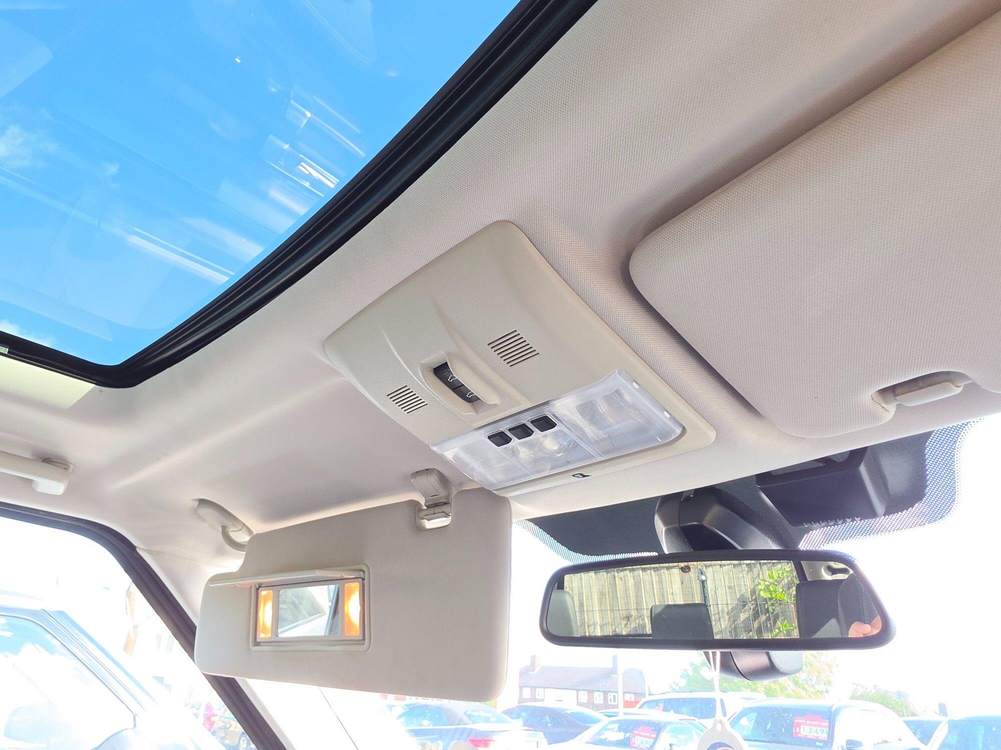 Land Rover Discovery view 59